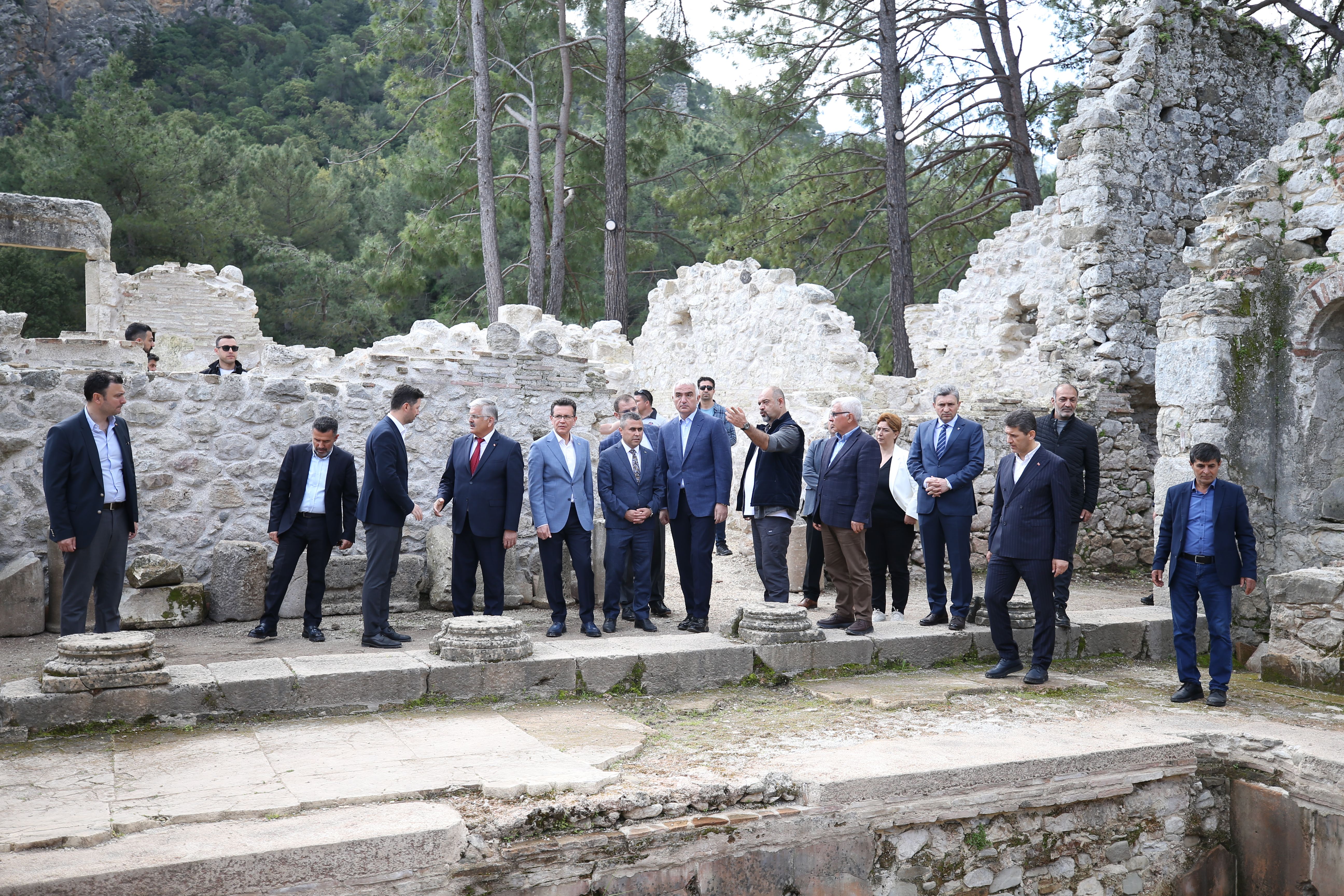 Antalya'daki arkeolojik kazılara 5,5 milyar ödenek ayrıldı! Kültür ve Turizm Bakanı Ersoy turizm hedeflerini anlattı Antalya'daki arkeolojik kazılara 5,5 milyar ödenek ayrıldı! Kültür ve Turizm Bakanı Ersoy, Olympos Ören Yeri Karşılama Merkezi'nin açılışında konuştu - 1. Resim
