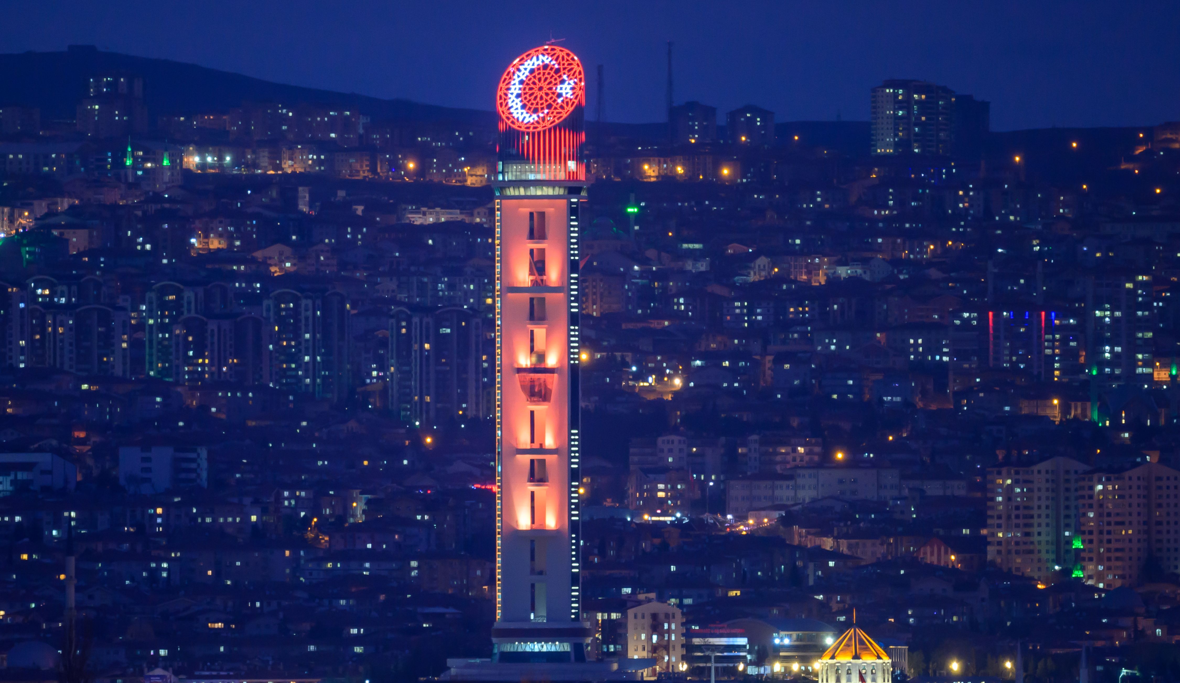 Tam 197 metre, Selçuklu yıldızı motifiyle taçlandırıldı! Açılışını Erdoğan ve Bahçeli yapacak Atatürk Cumhuriyet Kulesi, Çanakkale Zaferi'nin yıl dönümünde açılacak - 2. Resim