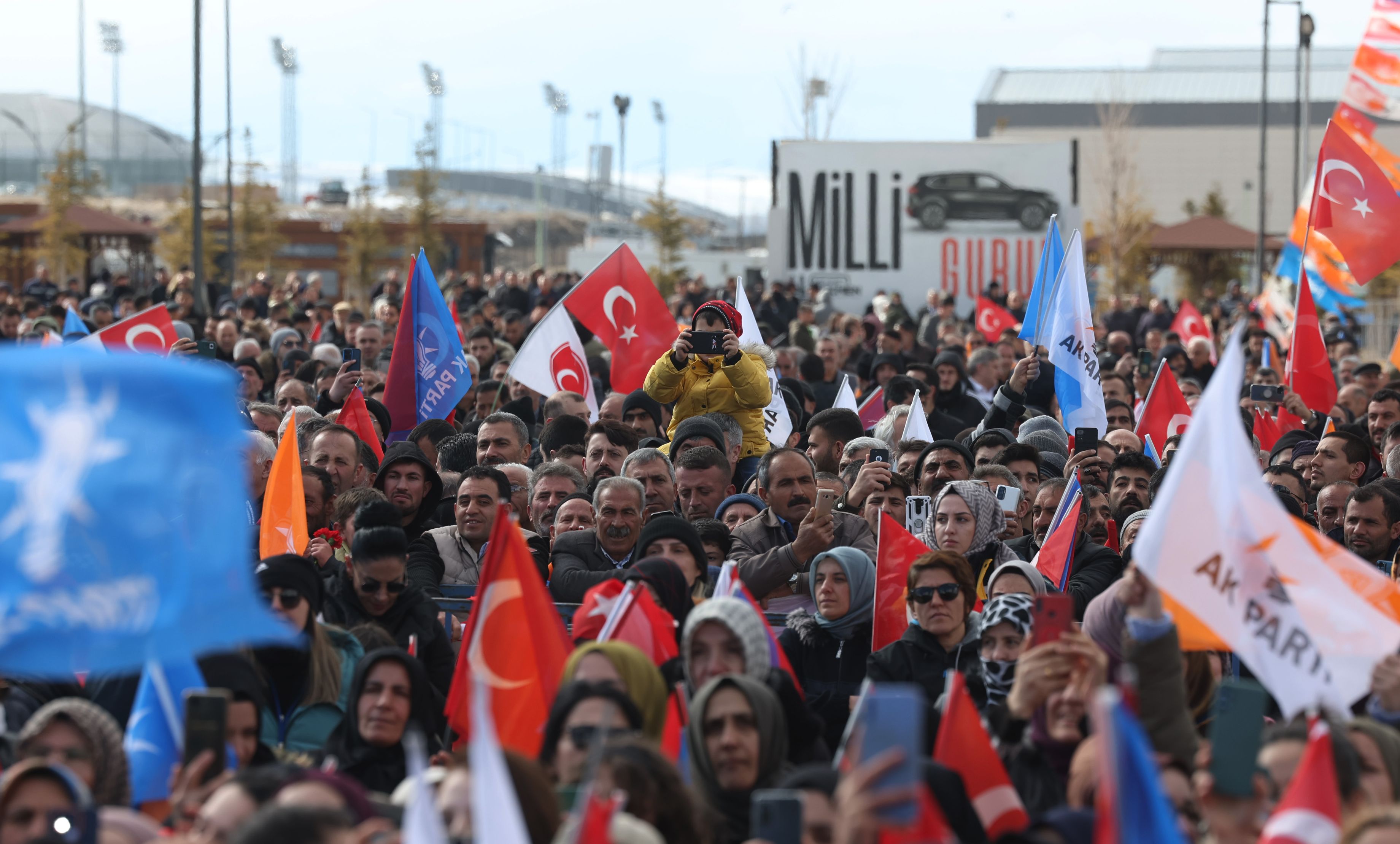 Cumhurbaşkanı Erdoğan Erzurum'da! İstanbul, Ankara ve İzmir için destek istedi Cumhurbaşkanı Erdoğan Erzurum'da! İstanbul, Ankara ve İzmir için destek istedi - 1. Resim