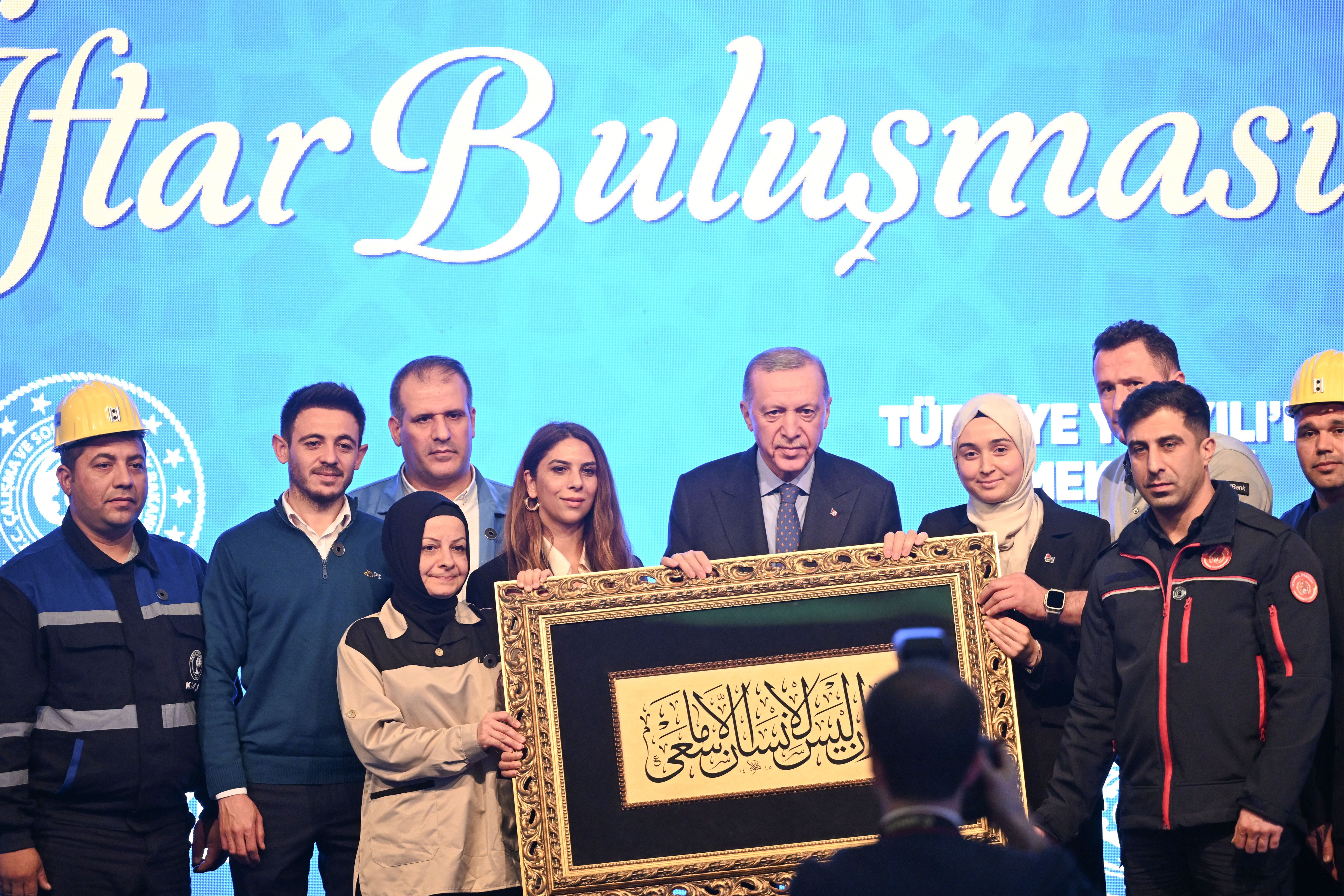 Erdoğan, emekçiler ile iftar programında açıkladı! Emekli bayram ikramiyelerinin yatacağı tarih belli oldu - 3. Resim