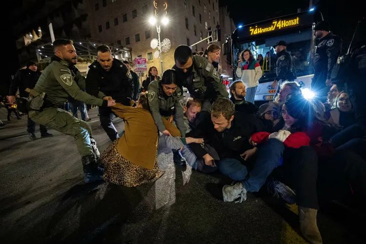 İsrail'de ortalık savaş alanına döndü: 