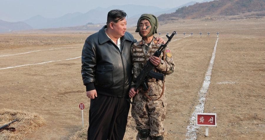 Kim Jong-un bizzat yönetti, kızı da eşlik etti! Kuzey Kore'den 'hava indirme tatbikatı' - 2. Resim