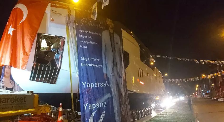 Yeniden Refah adayı Mesut Hekimoğlu'ndan, lüks yatlı seçim konvoyu - 1. Resim