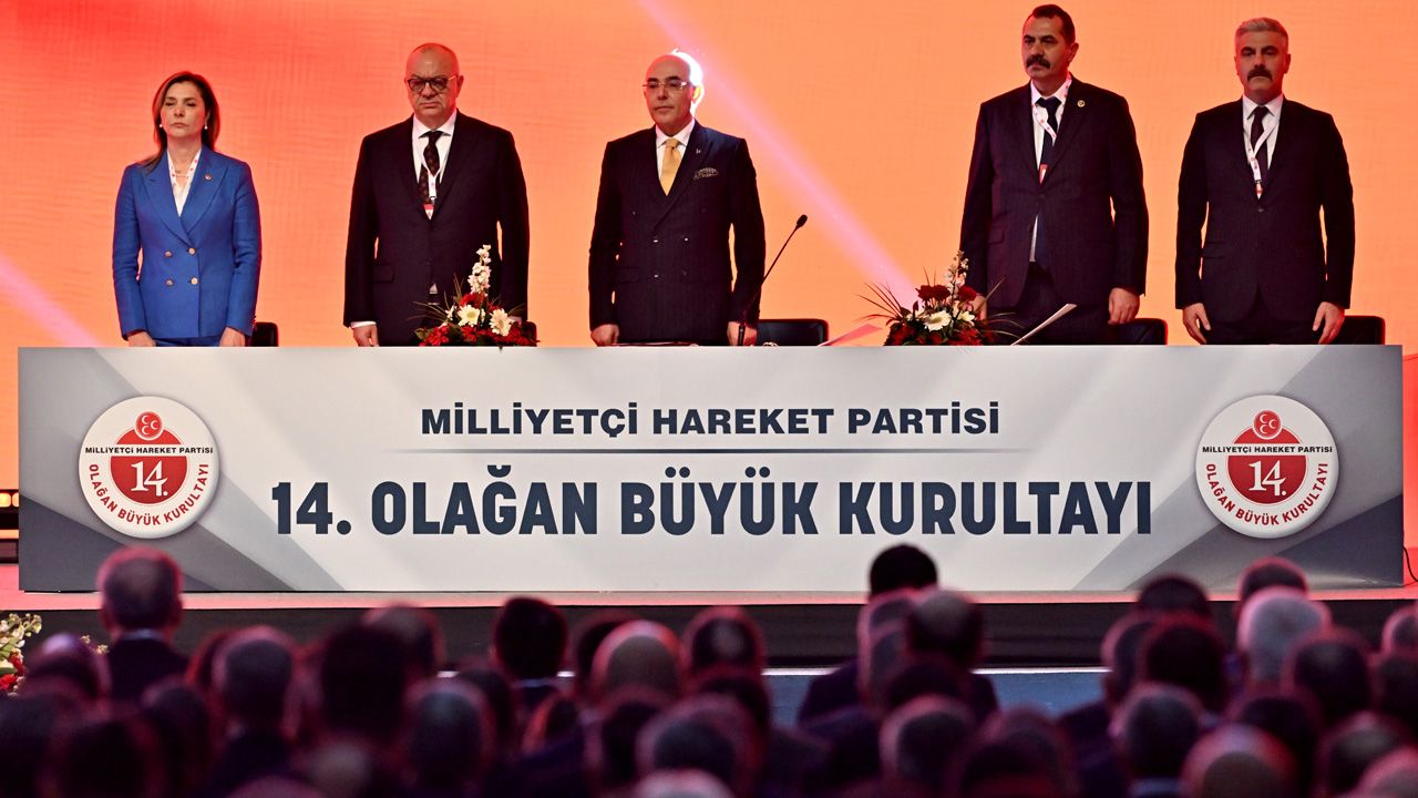 Bahçeli, kurultayda Erdoğan'a seslendi: Ayrılamazsın, kurtarıcı liderimiz olacaksın! - 2. Resim