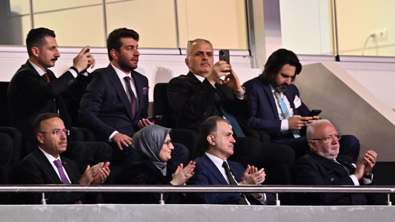 Bahçeli'den Akşener'e kurultayda davet...  Bahçeli'den Akşener'e kurultayda davet...