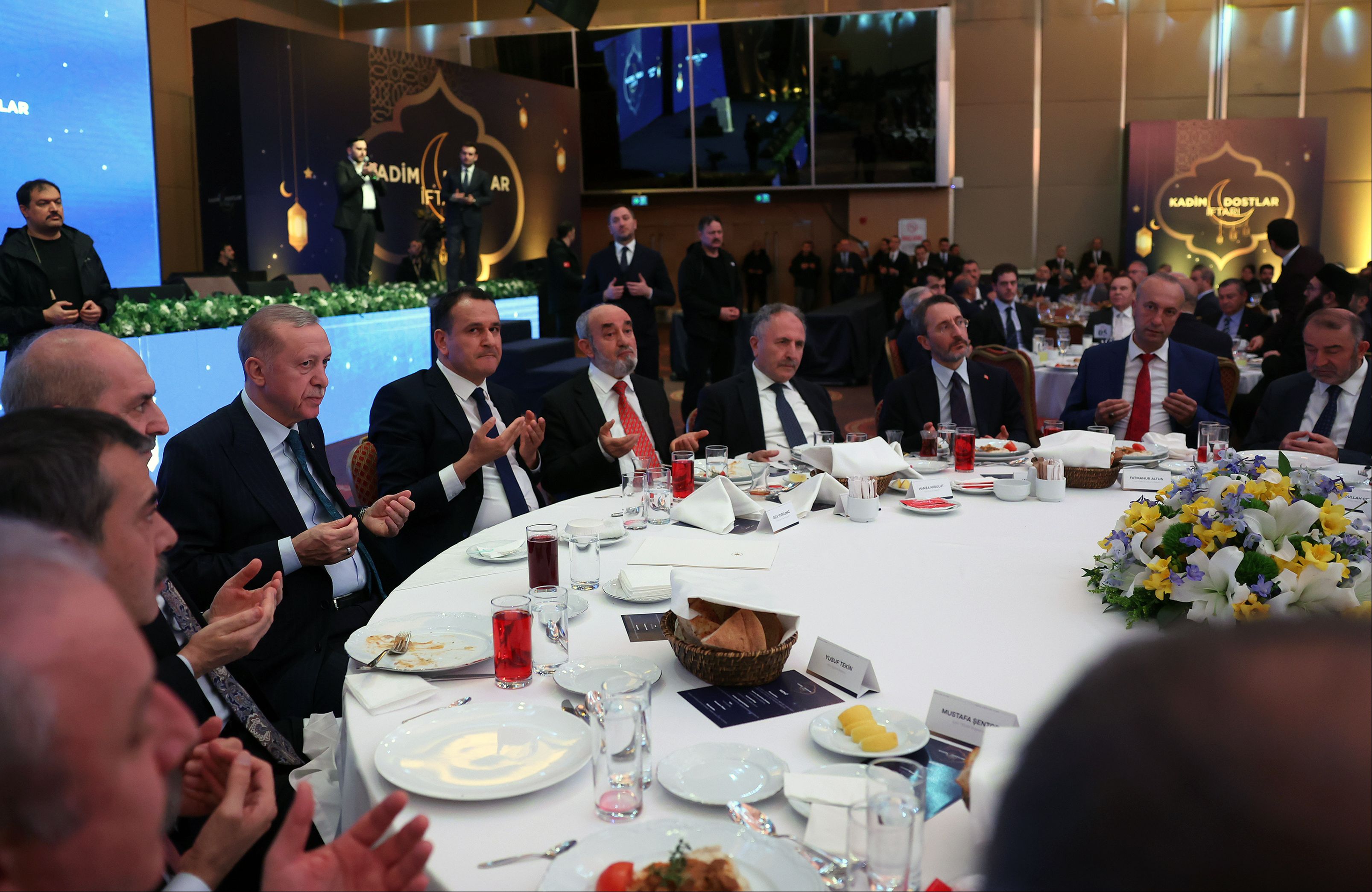 Erdoğan'dan İmamoğlu'na 'israf' tepkisi:  Erdoğan'dan İmamoğlu'na 'israf' eleştirisi: