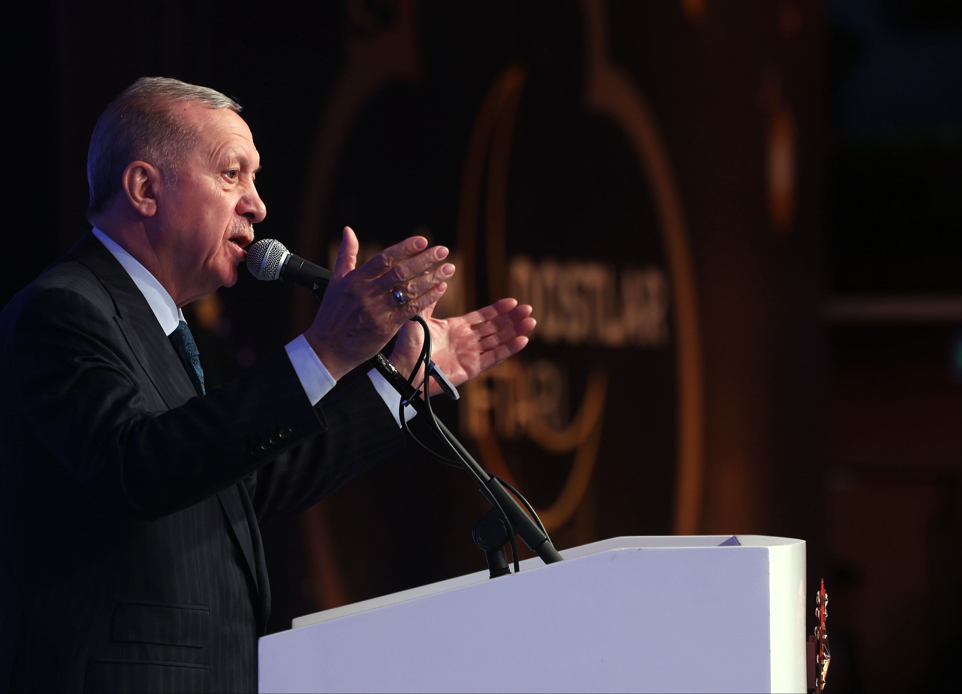 Erdoğan'dan İmamoğlu'na 'israf' tepkisi:  Erdoğan'dan İmamoğlu'na 'israf' eleştirisi: