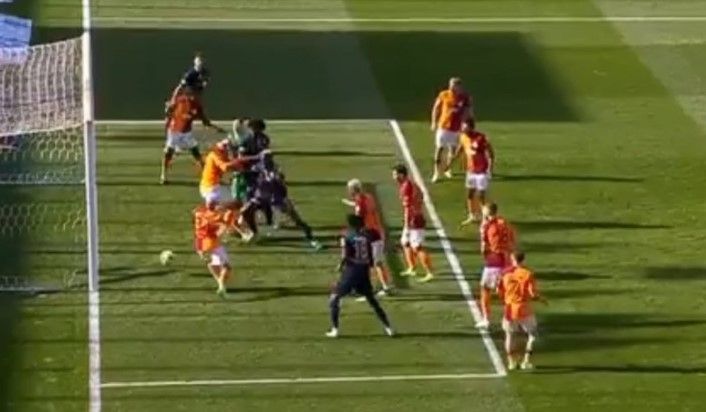 Galatasaray'da Mauro Icardi'nin talihsiz pozisyonu! Kasımpaşa karşısında kendi kalesine gol attı Galatasaray'da Mauro Icardi'nin talihsiz pozisyonu! Kasımpaşa karşısında kendi kalesine gol attı - 3. Resim