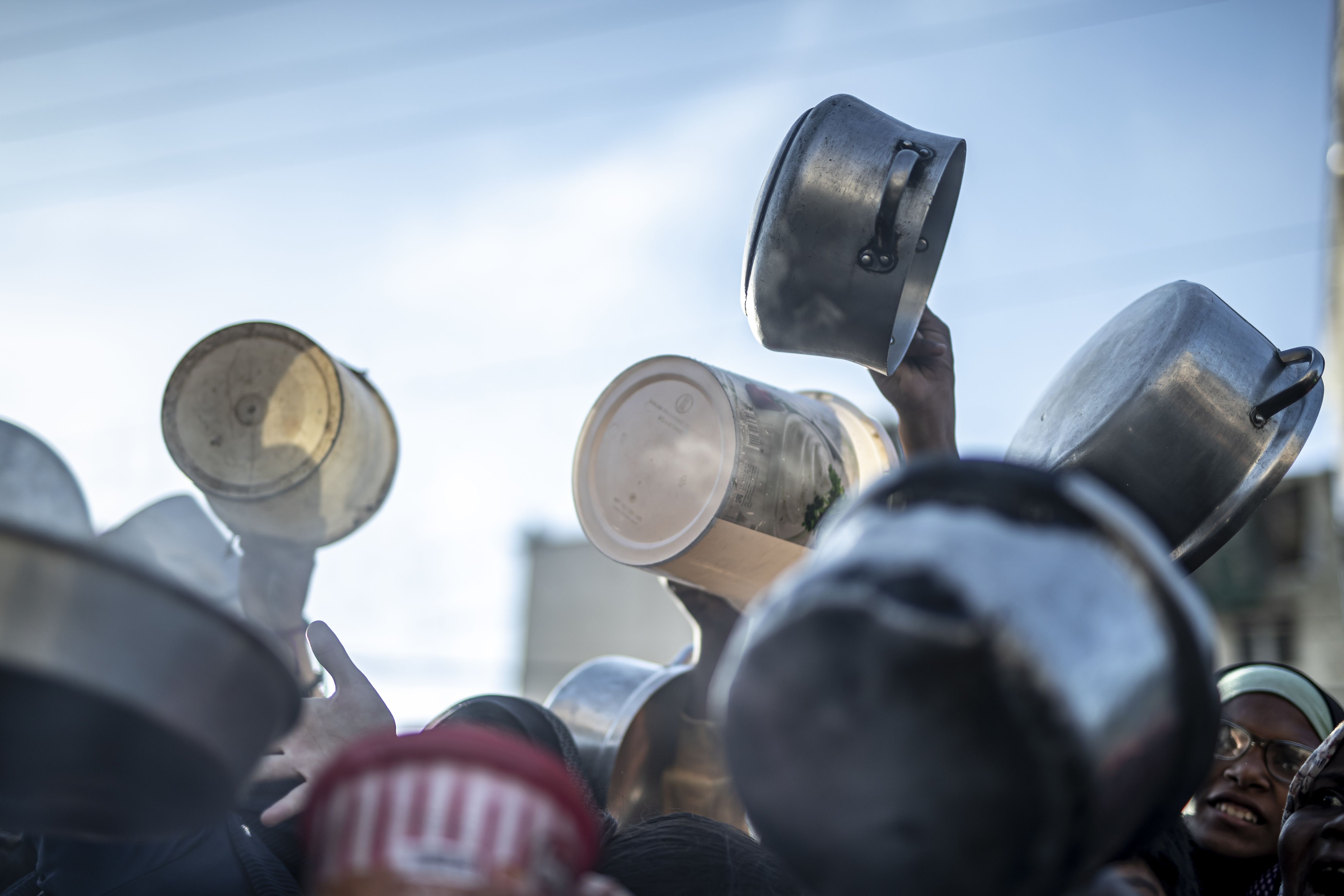Gazze'de 'açlık her yerde': Yardım almak isteyenler arasında çıkan izdihamda 1 kişi öldü Gazze'de 'açlık her yerde': Yardım almak isteyenler arasında çıkan izdihamda 1 kişi öldü - 2. Resim