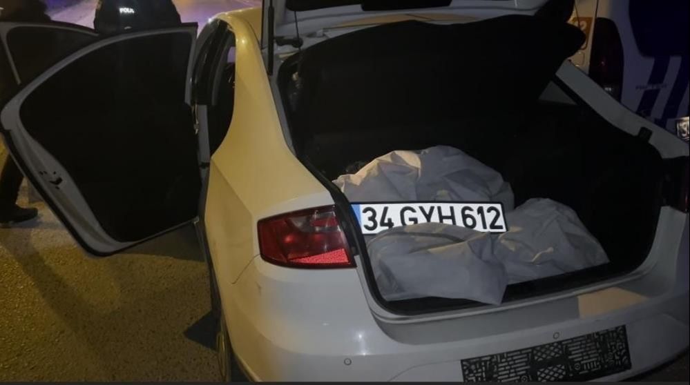 İstanbul'da sıcak saatler! Polis kovaladı onlar kaçtı, arabadan çıkanlar şaşkına çevirdi - 1. Resim