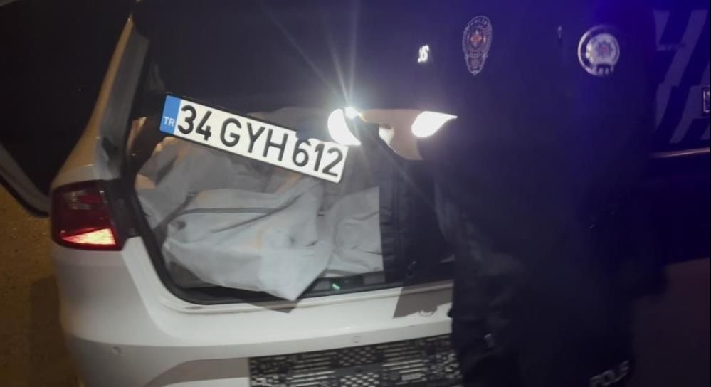 İstanbul'da sıcak saatler! Polis kovaladı onlar kaçtı, arabadan çıkanlar şaşkına çevirdi - 2. Resim