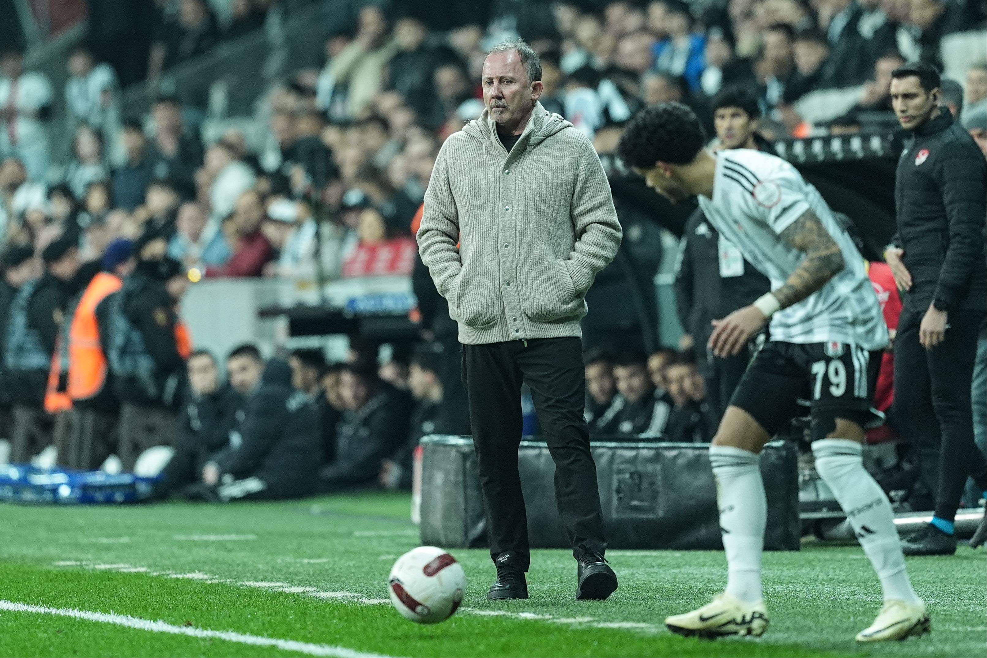 Nihat Kahveci'den Beşiktaş'a teknik direktör tavsiyesi: Yarın getirsinler ben okey derim - 1. Resim