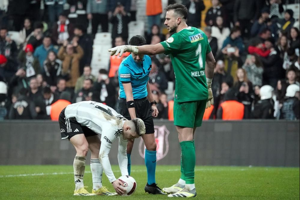 Üst üste 3. mağlubiyetini alan Santos yönetimindeki Beşiktaş’ın kolu kanadı kırıldı - 8. Resim