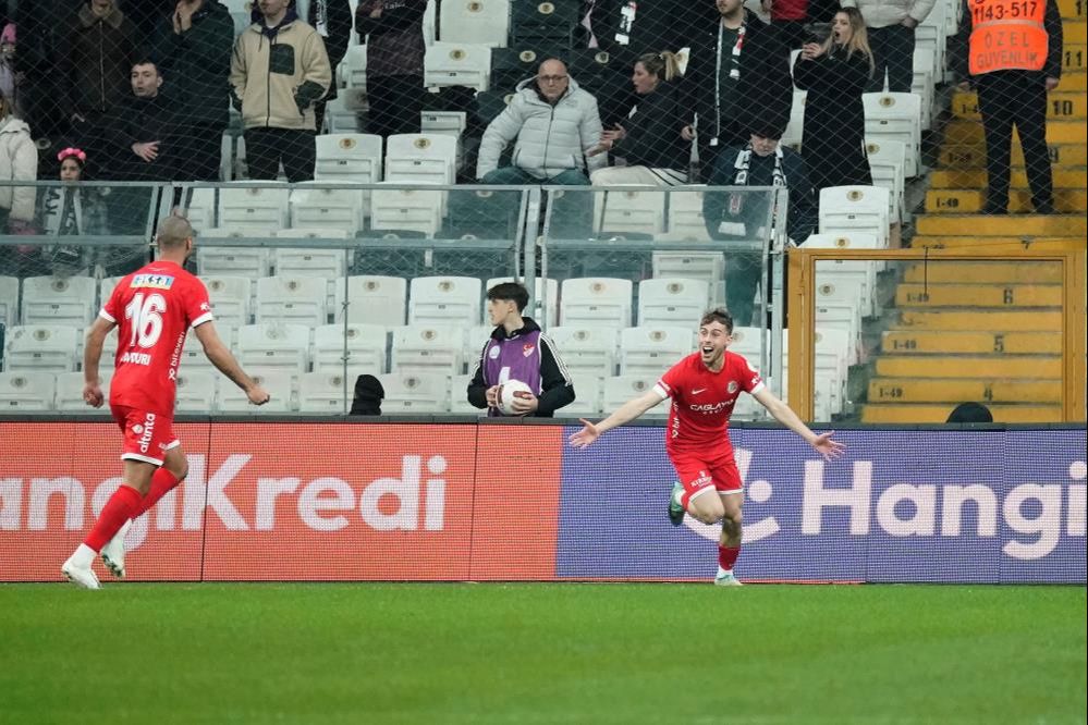 Üst üste 3. mağlubiyetini alan Santos yönetimindeki Beşiktaş’ın kolu kanadı kırıldı - 1. Resim