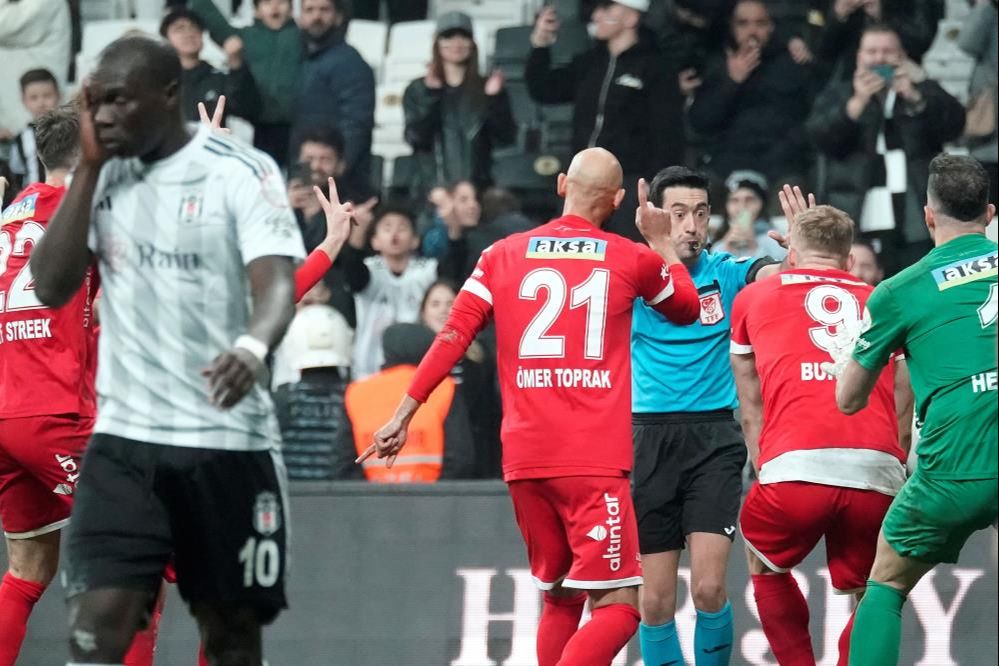 Üst üste 3. mağlubiyetini alan Santos yönetimindeki Beşiktaş’ın kolu kanadı kırıldı - 7. Resim