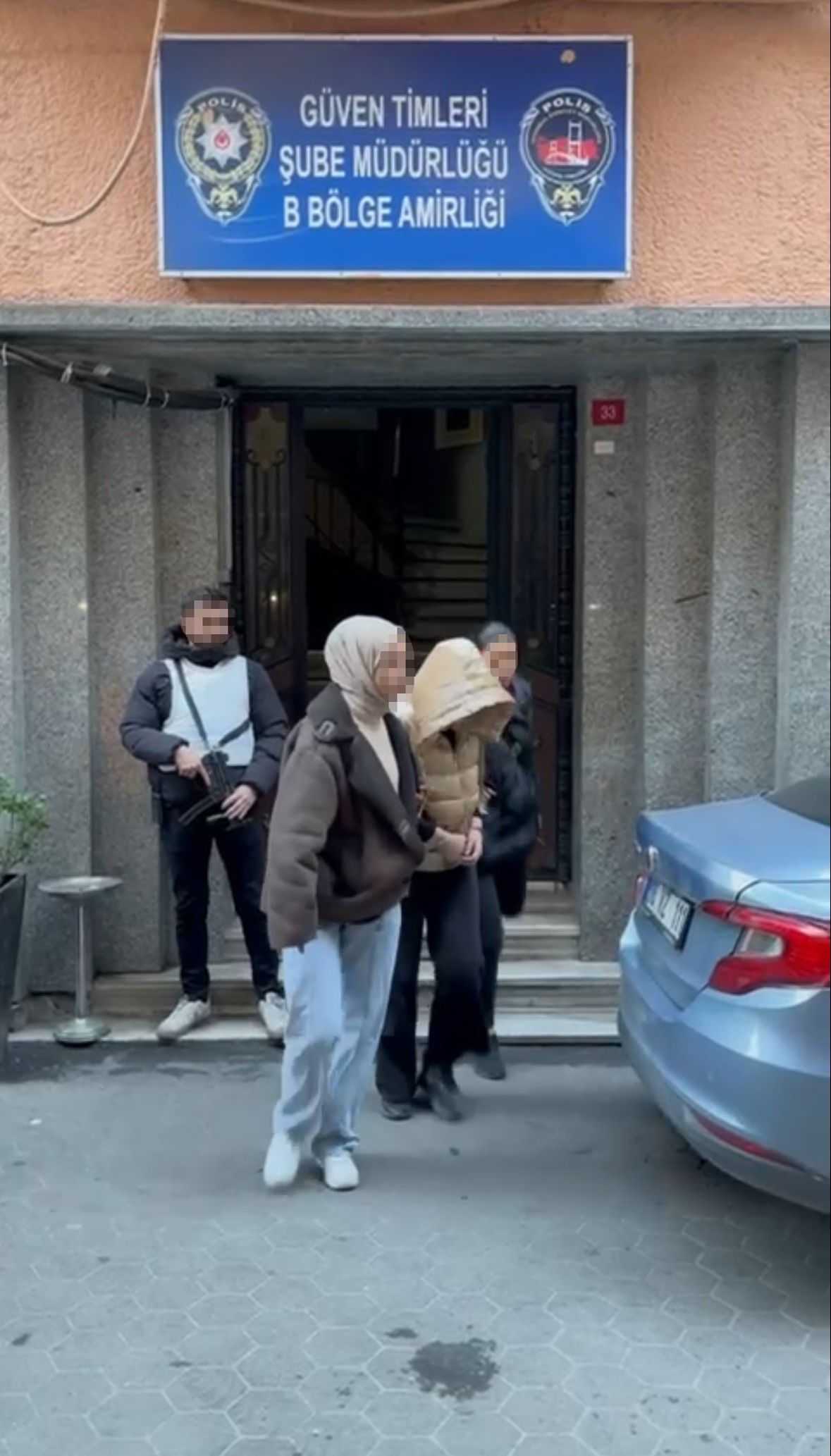Yankesiciye film gibi suçüstü! Polis anında yakaladı, o anlar kamerada - 2. Resim