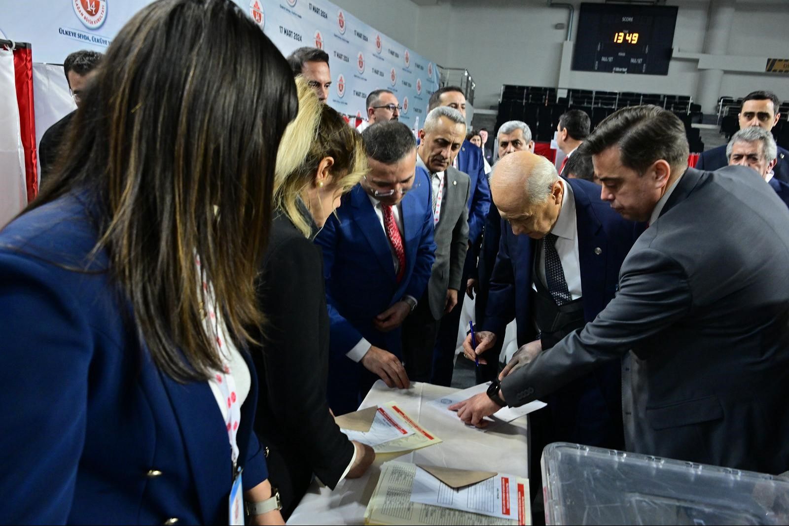 Bahçeli, 27 yıldır partisinin başında - 1. Resim