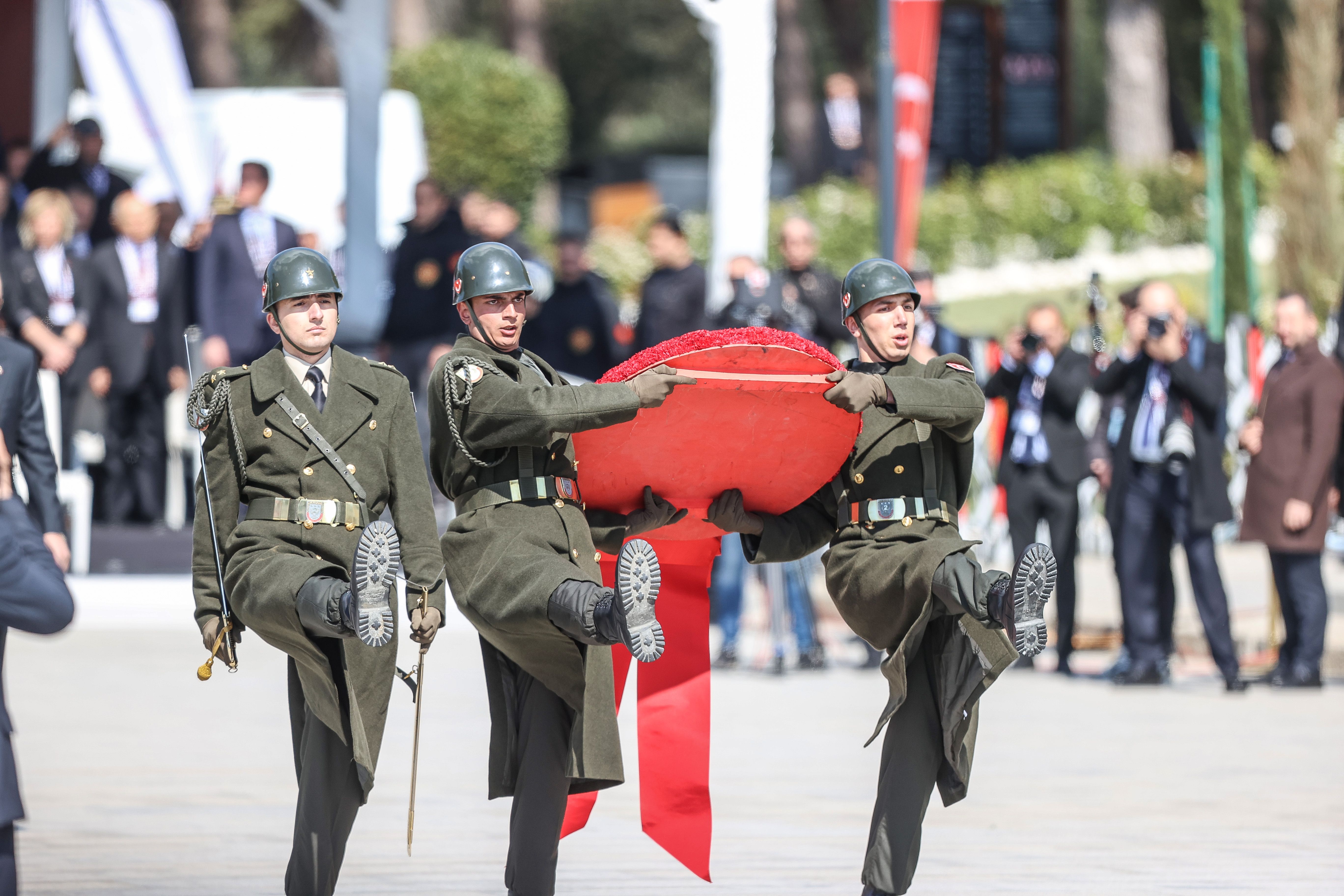 Çanakkale Zaferi yurdun dört bir yanında kutlandı: Donanmadan nefes kesen gösteri - 3. Resim