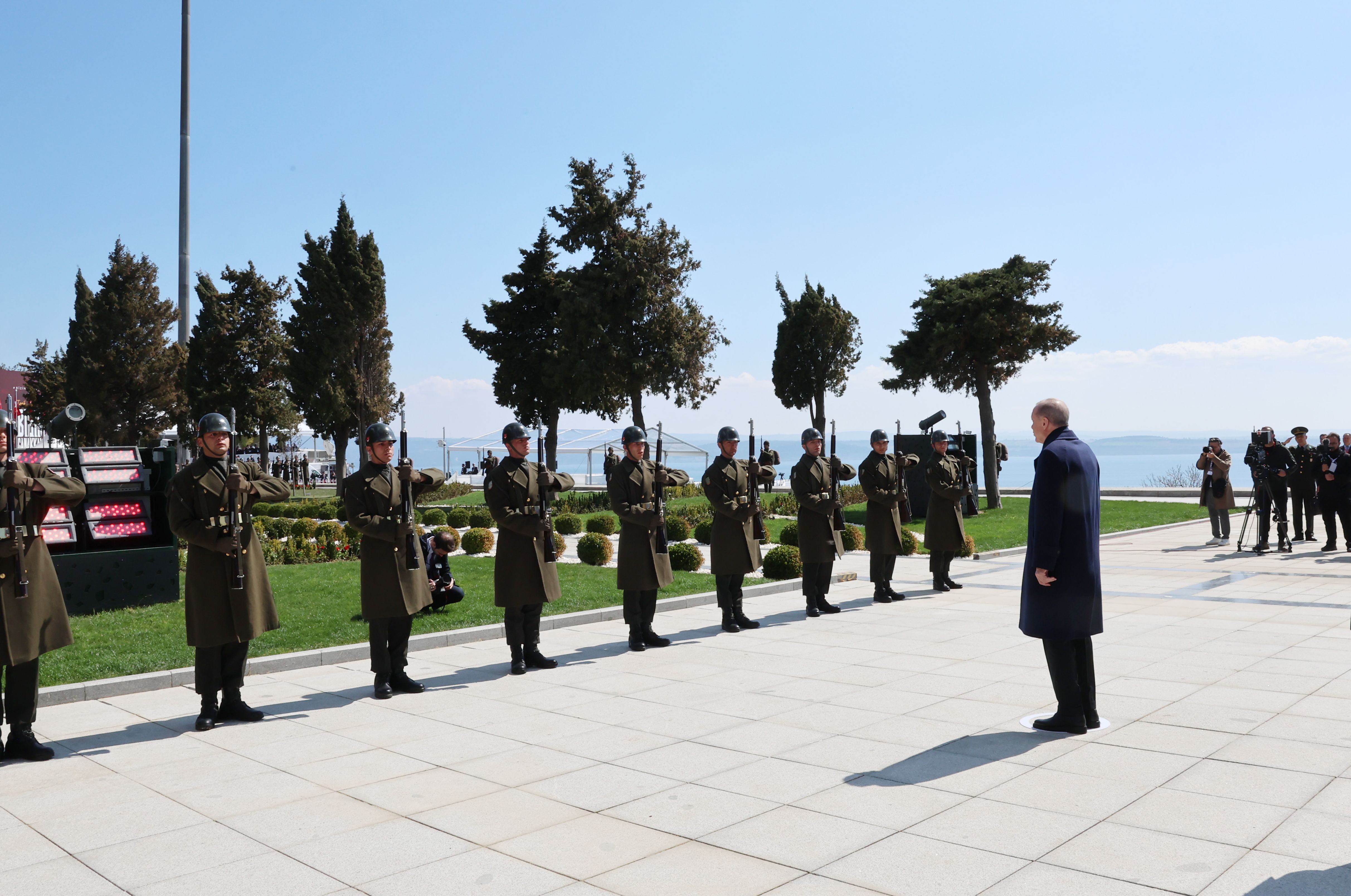 Çanakkale Zaferi yurdun dört bir yanında kutlandı: Donanmadan nefes kesen gösteri - 4. Resim