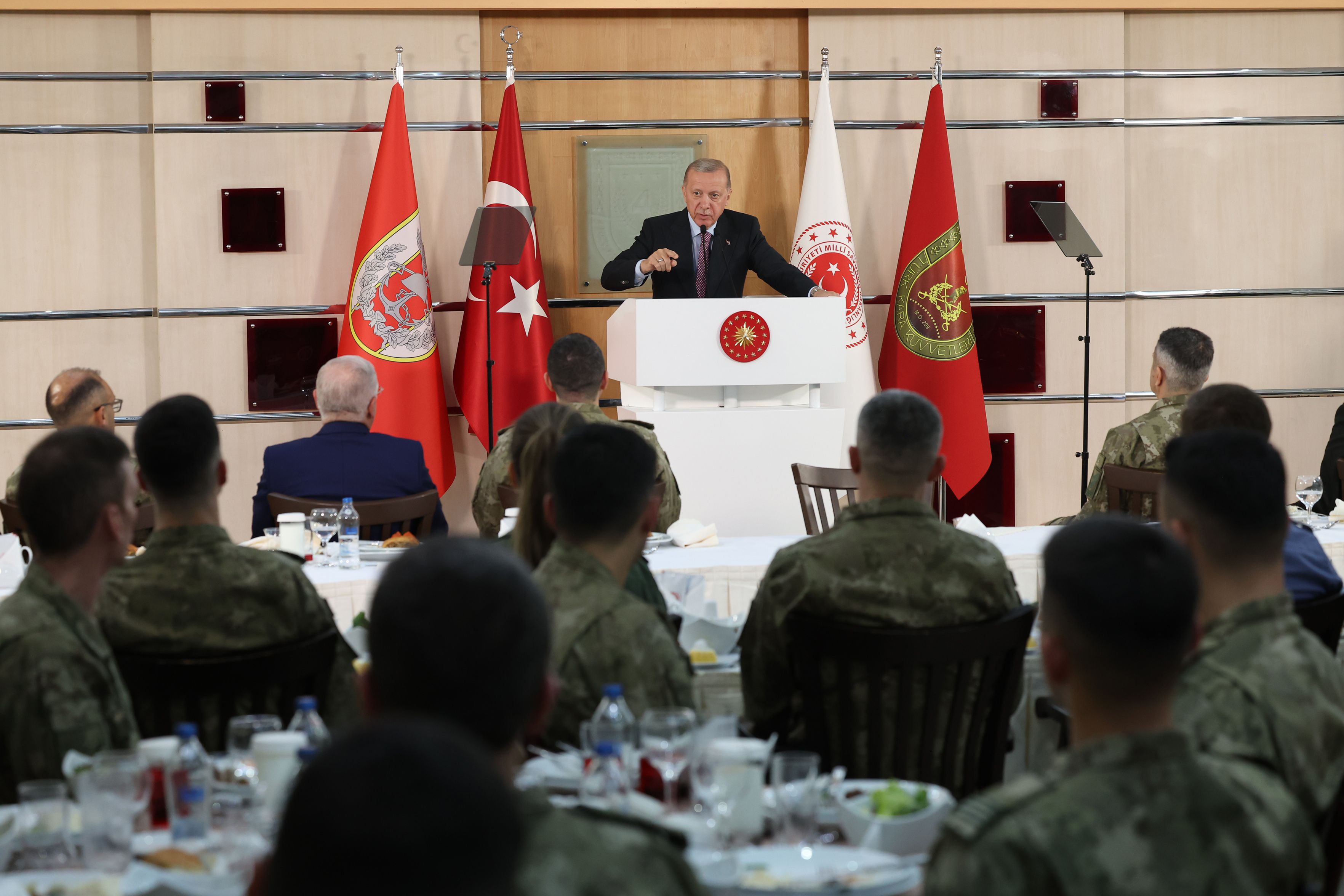 Erdoğan'dan Irak ve Suriye'ye sınır ötesi harekat mesajı: Erdoğan'dan Irak ve Suriye'ye sınır ötesi harekat mesajı: