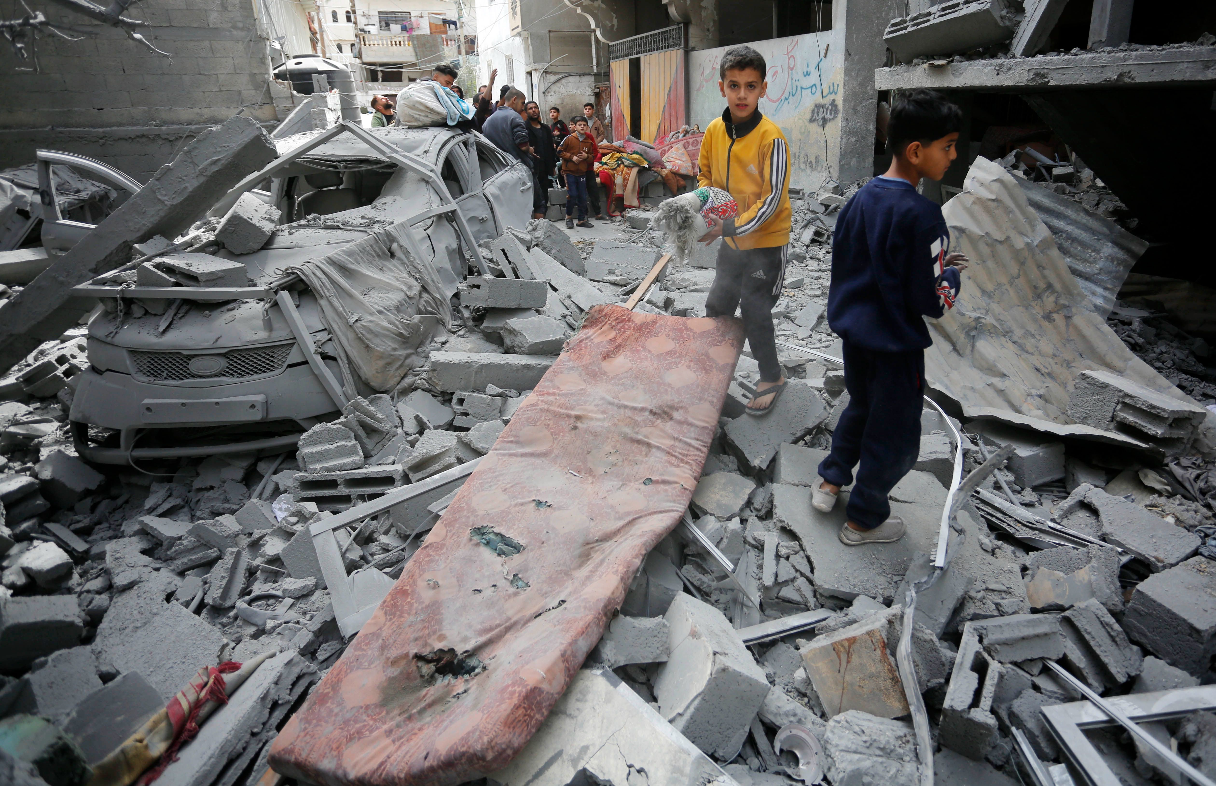 Gazze'de son durum... Katil İsrail bu kez aileyi hedef aldı Gazze'de son durum... Katil İsrail bu kez aileyi hedef aldı - 2. Resim