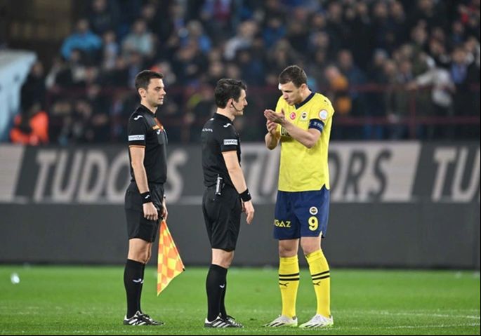 Halil Umut Meler maçı yönetmek istememiş! Trabzonspor-Fenerbahçe maçı hakkında söyledikleri ortaya çıktı Halil Umut Meler maçı yönetmek istememiş! Trabzonspor-Fenerbahçe maçı hakkında söyledikleri ortaya çıktı - 1. Resim