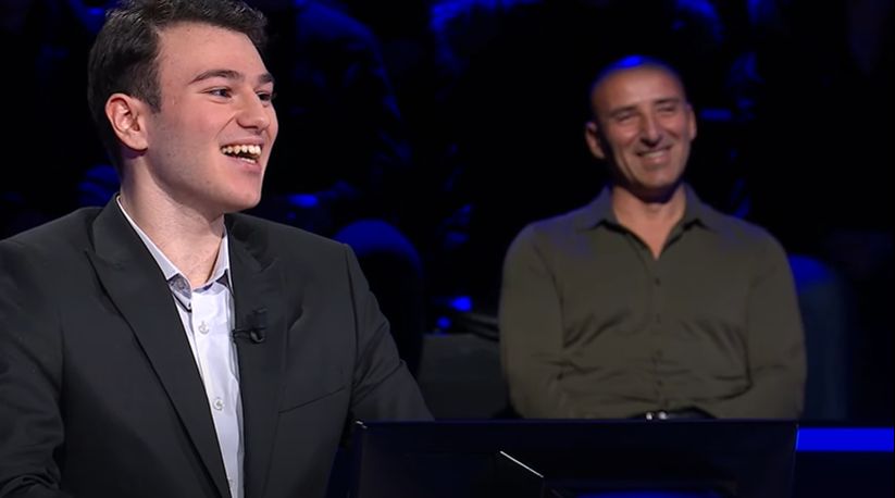 Kim Milyoner Olmak İster Berk Göktaş kimdir, mesleği ne? Milyoner'de 5 milyonluk soruyu açtıran Berk Göktaş'ın hayatı ve biyografisi Kim Milyoner Olmak İster Berk Göktaş kimdir, mesleği ne? Milyoner'de 5 milyonluk soruyu açtıran Berk Göktaş'ın hayatı ve biyografisi - 1. Resim