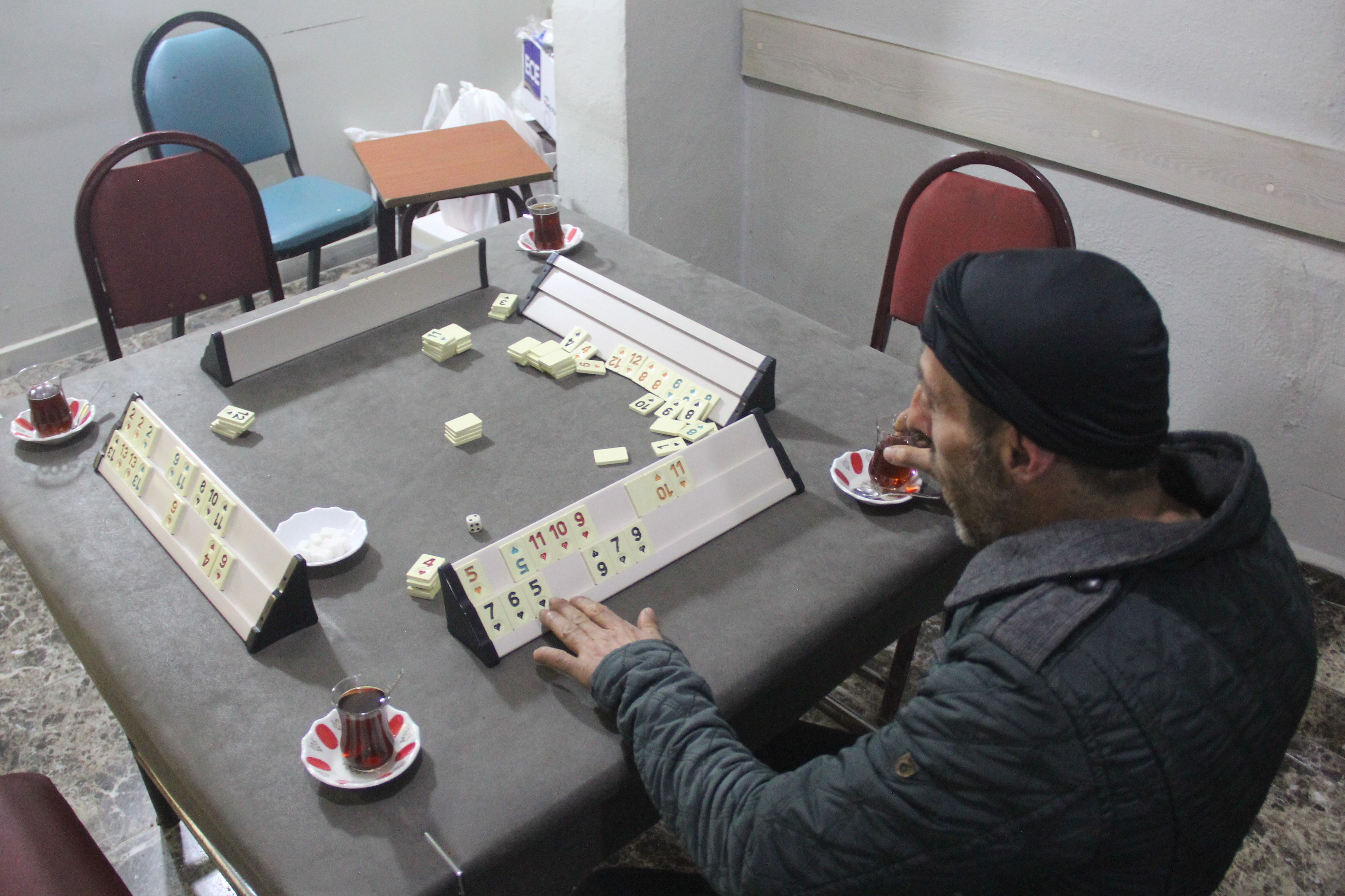 Okeye üç kişi aranıyor! Dört kişilik oyunu tek başına oynayan vatandaşın o anları kamerada - 3. Resim