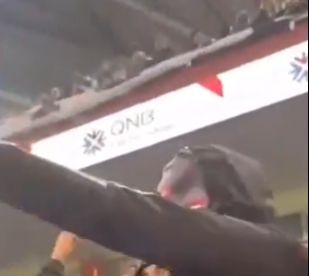 Olaylı Trabzonspor-Fenerbahçe maçına damga vuran maskeli taraftarın tribün görüntüsü ortaya çıktı Olaylı Trabzonspor-Fenerbahçe maçına damga vuran maskeli taraftarın tribün görüntüsü ortaya çıktı - 4. Resim
