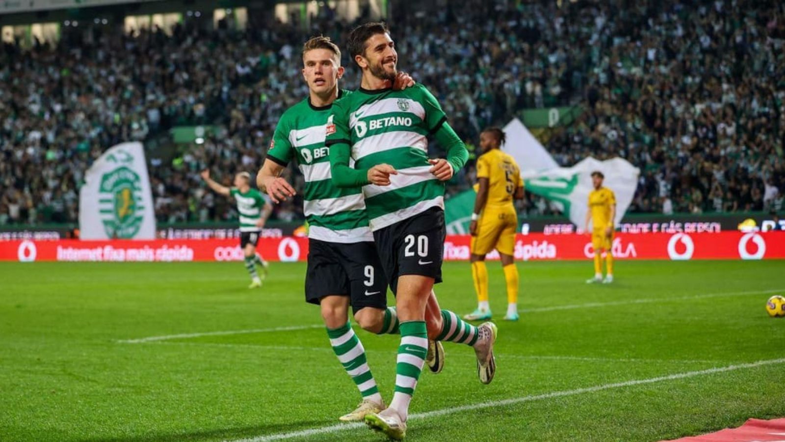 Portekiz Ligi'nde görülmemiş olay! Hakem kararının gerekçesini telsizle anons etti Portekiz Ligi'nde görülmemiş olay! Hakem kararının gerekçesini telsizle anons etti - 1. Resim