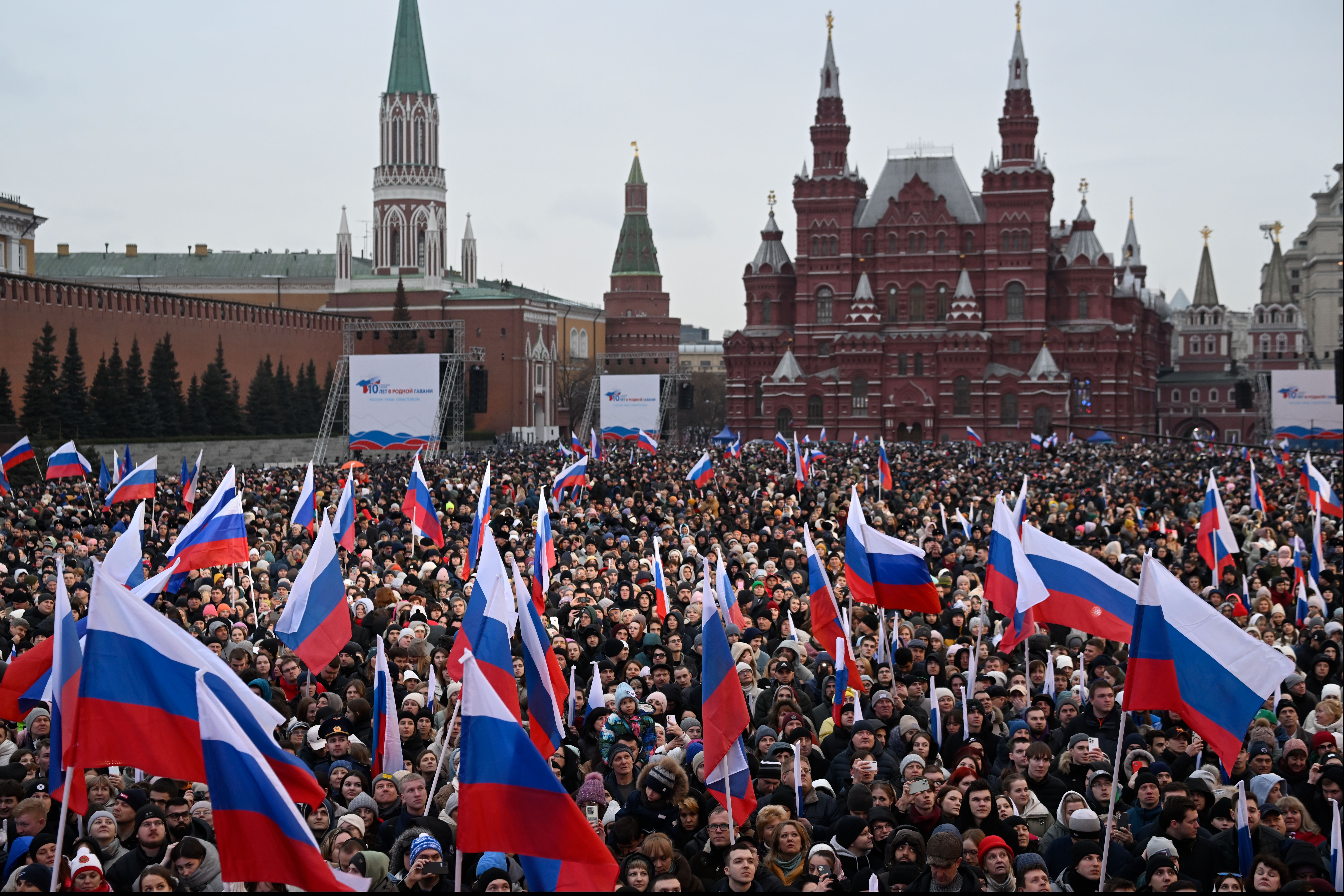 Putin'den Kızıl Meydan'da gövde gösterisi! Binlerce kişiye seslendi - 1. Resim