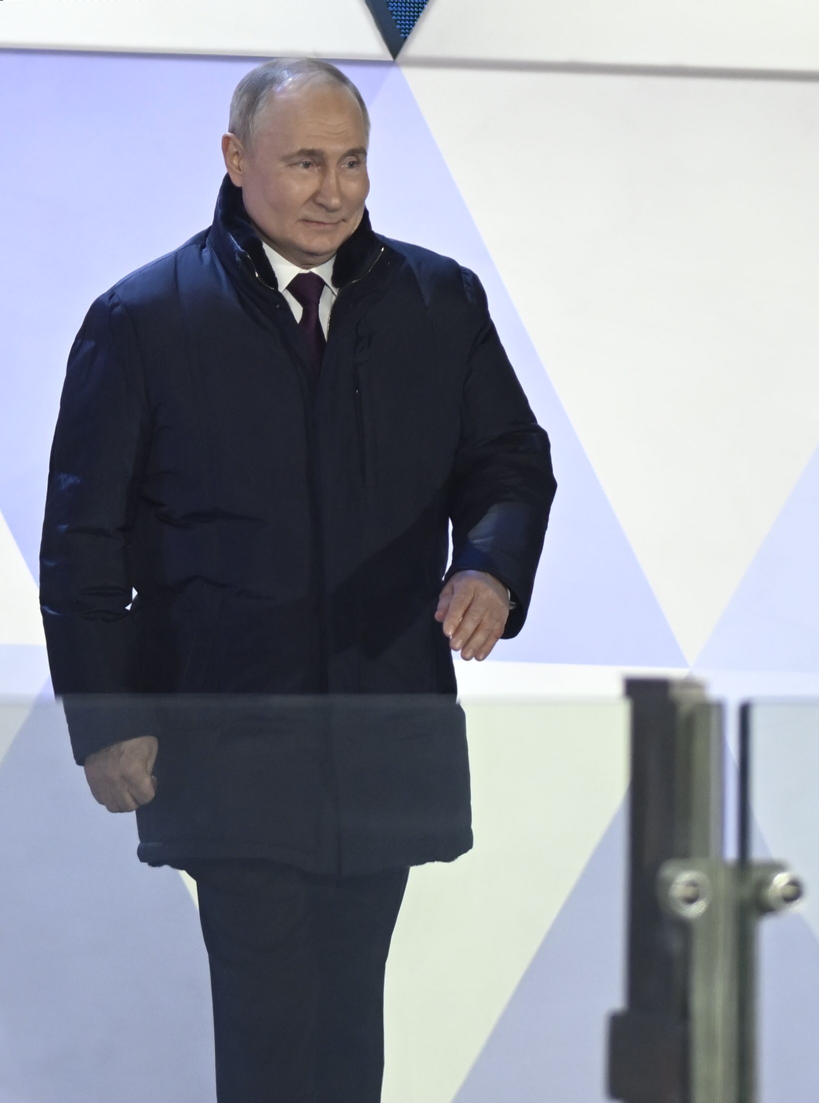 Putin'den Kızıl Meydan'da gövde gösterisi! Binlerce kişiye seslendi - 2. Resim