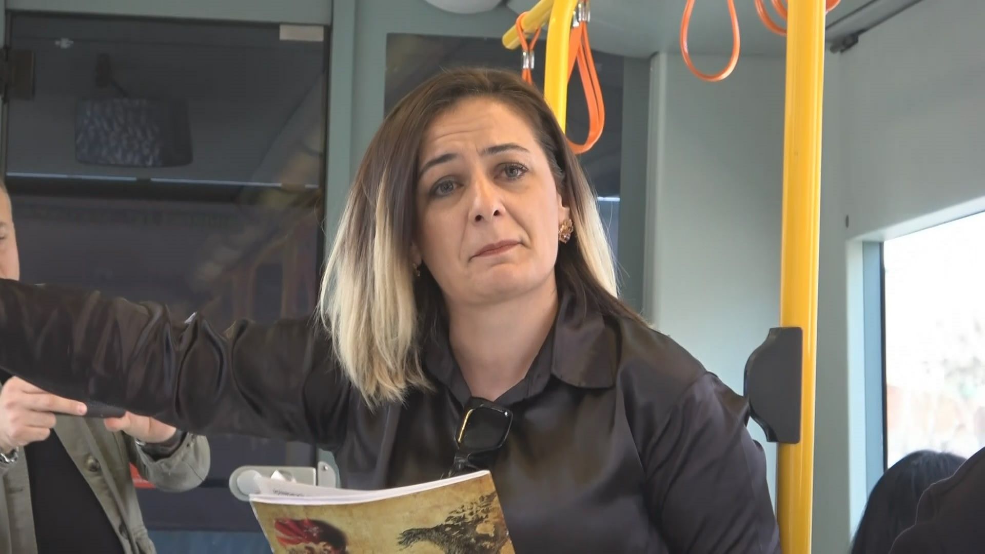 Seyit Onbaşı top mermisi ile metroya bindi vatandaşlar duygulandı! Çanakkale'yi unutturmadılar Seyit Onbaşı top mermisi ile metroya bindi vatandaşlar duygulandı! Çanakkale'yi unutturmadılar - 4. Resim