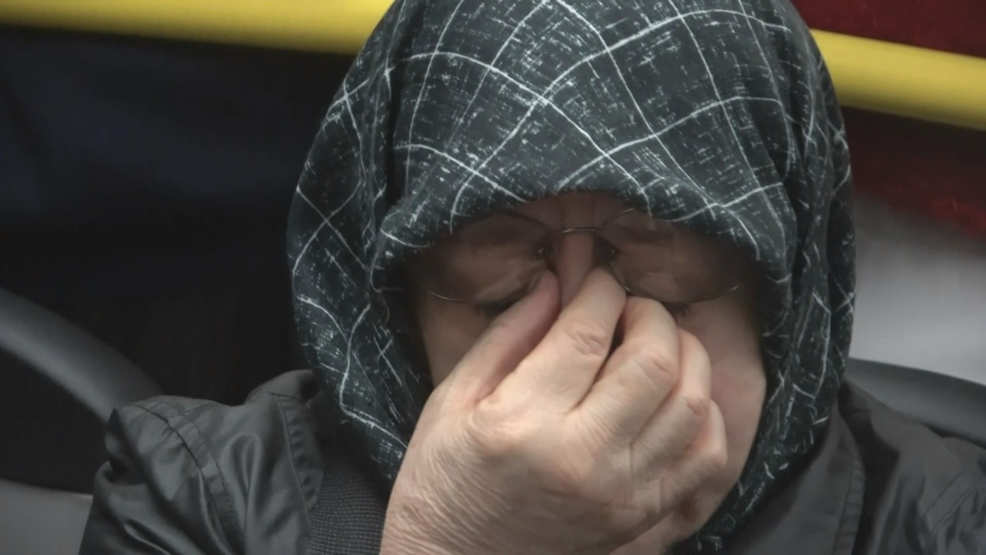 Seyit Onbaşı top mermisi ile metroya bindi vatandaşlar duygulandı! Çanakkale'yi unutturmadılar Seyit Onbaşı top mermisi ile metroya bindi vatandaşlar duygulandı! Çanakkale'yi unutturmadılar - 2. Resim