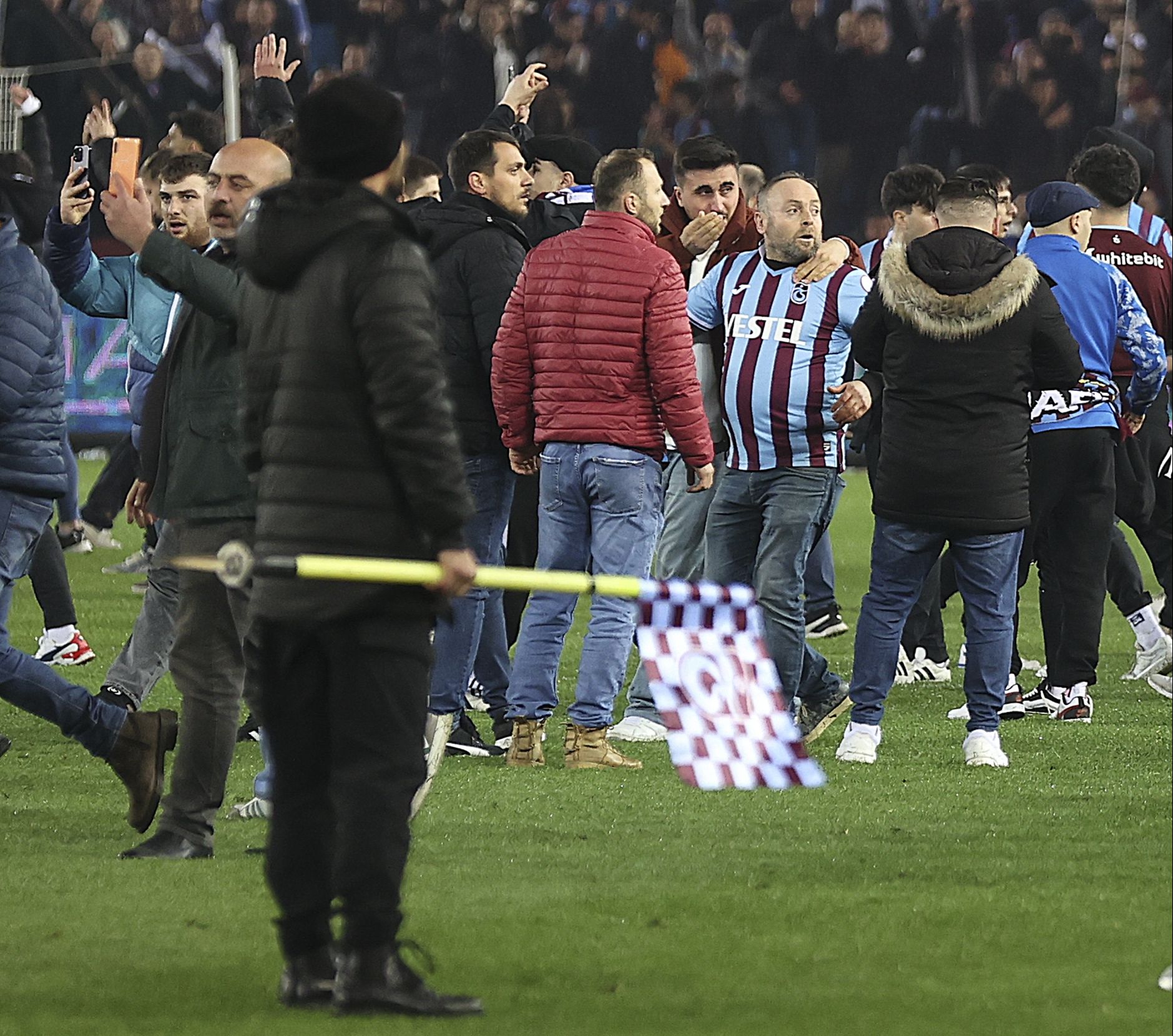 Trabzon'da saldırıya uğrayan Fenerbahçe kafilesi İstanbul'a döndü - 7. Resim