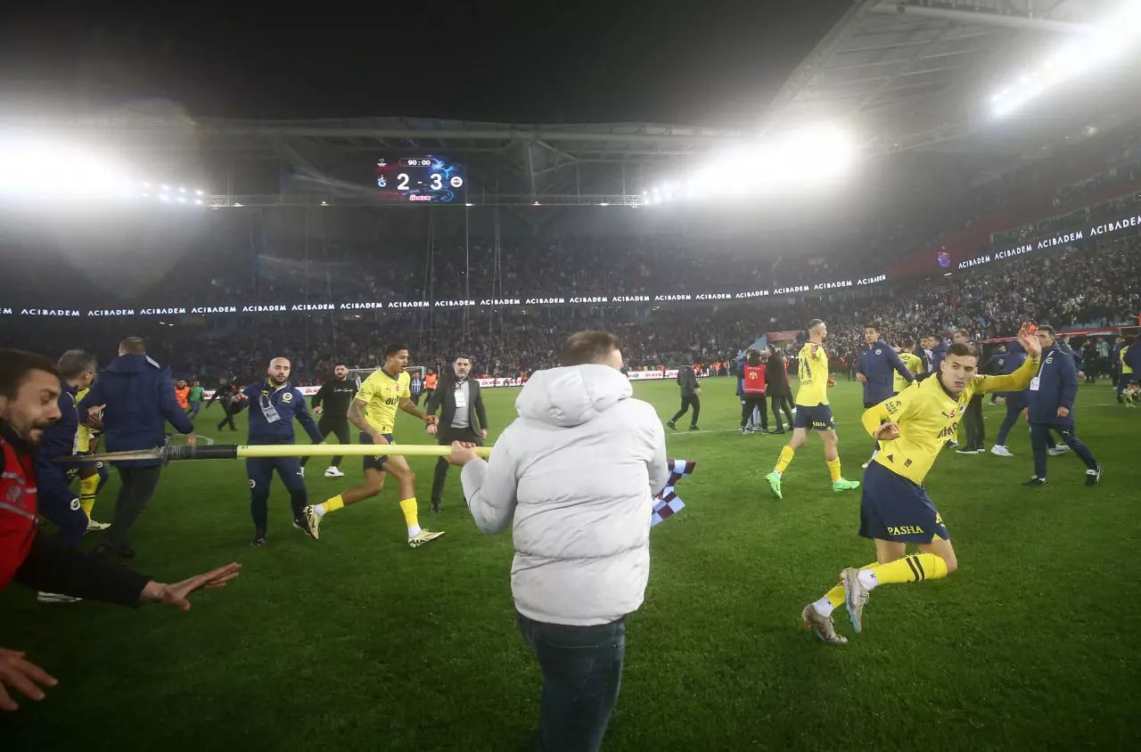 Trabzon'da saldırıya uğrayan Fenerbahçe kafilesi İstanbul'a döndü - 6. Resim