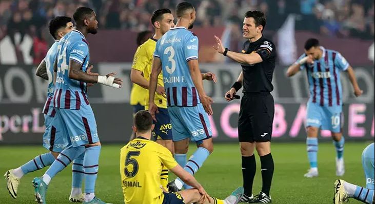 Acun Ilıcalı Trabzonspor-Fenerbahçe maçının hakemi Halil Umut Meler’e yüklendi: ‘Acilen hakemliği bırakmalı beceriksiz, yetersiz…’ - 1. Resim