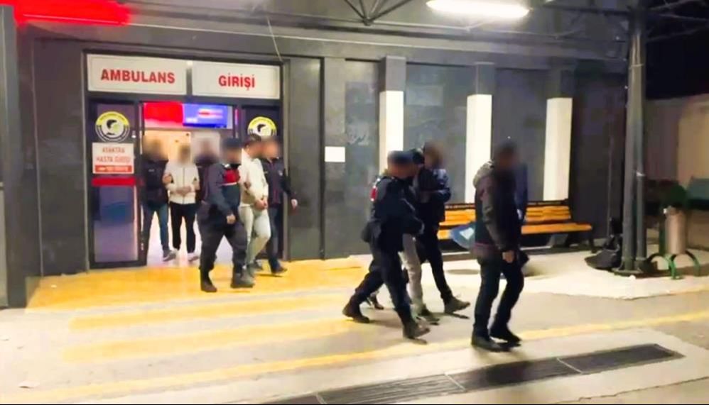 Bir yalanla 80 yaşındaki kadını 900 bin lira dolandırdılar! JASAT'tan kaçamadılar - 1. Resim