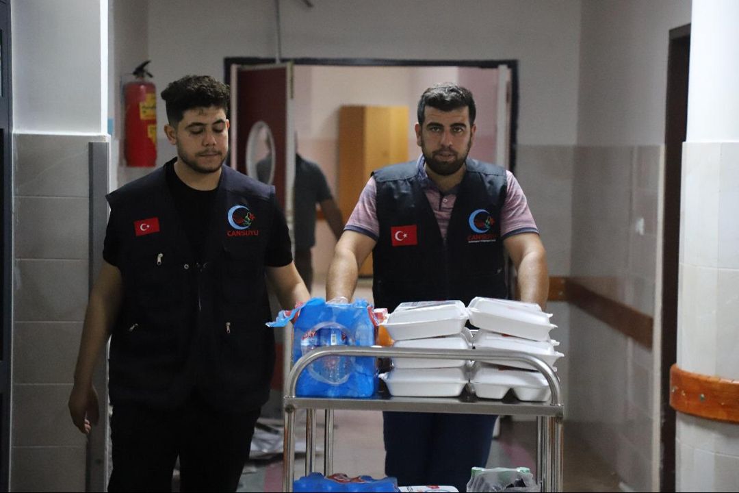 'Cansuyu' emanetlerini mazlumlara ulaştırmaya devam ediyor 'Cansuyu' emanetlerini mazlumlara ulaştırmaya devam ediyor - 2. Resim