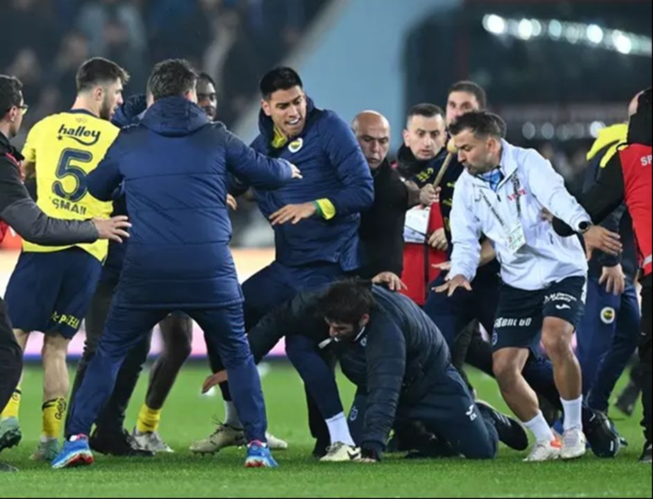 Egemen Korkmaz'dan İrfan Can Eğribayat'a zehir zemberek cevap: 'Yerde yatanı tekmelediğini görünce sessiz kalamazdım' - 2. Resim