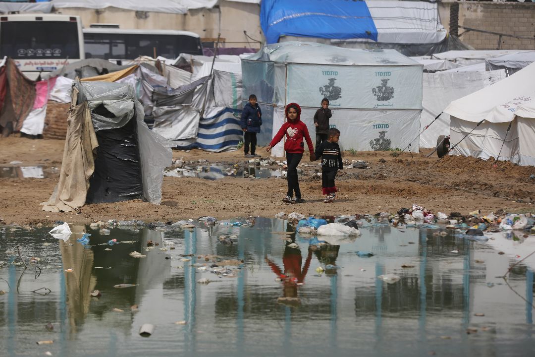 Gazze'de son durum... İsrail Gazze'de insani yardım yapan ekipleri vurdu! Ölü ve yaralılar var Gazze'de son durum... Hastane saldırısının görüntülerini yayınladı... İsrail Refah'a saldırı başlattı - 1. Resim