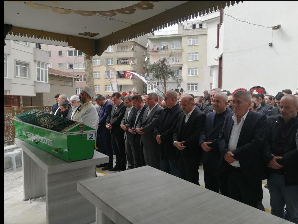 Gebze'deki patlamada hayatını kaybetmişti! Ünlü iş insanı son yolculuğuna uğurlandı Gebze'deki patlamada hayatını kaybetmişti! Ünlü iş insanı son yolculuğuna uğurlandı - 1. Resim