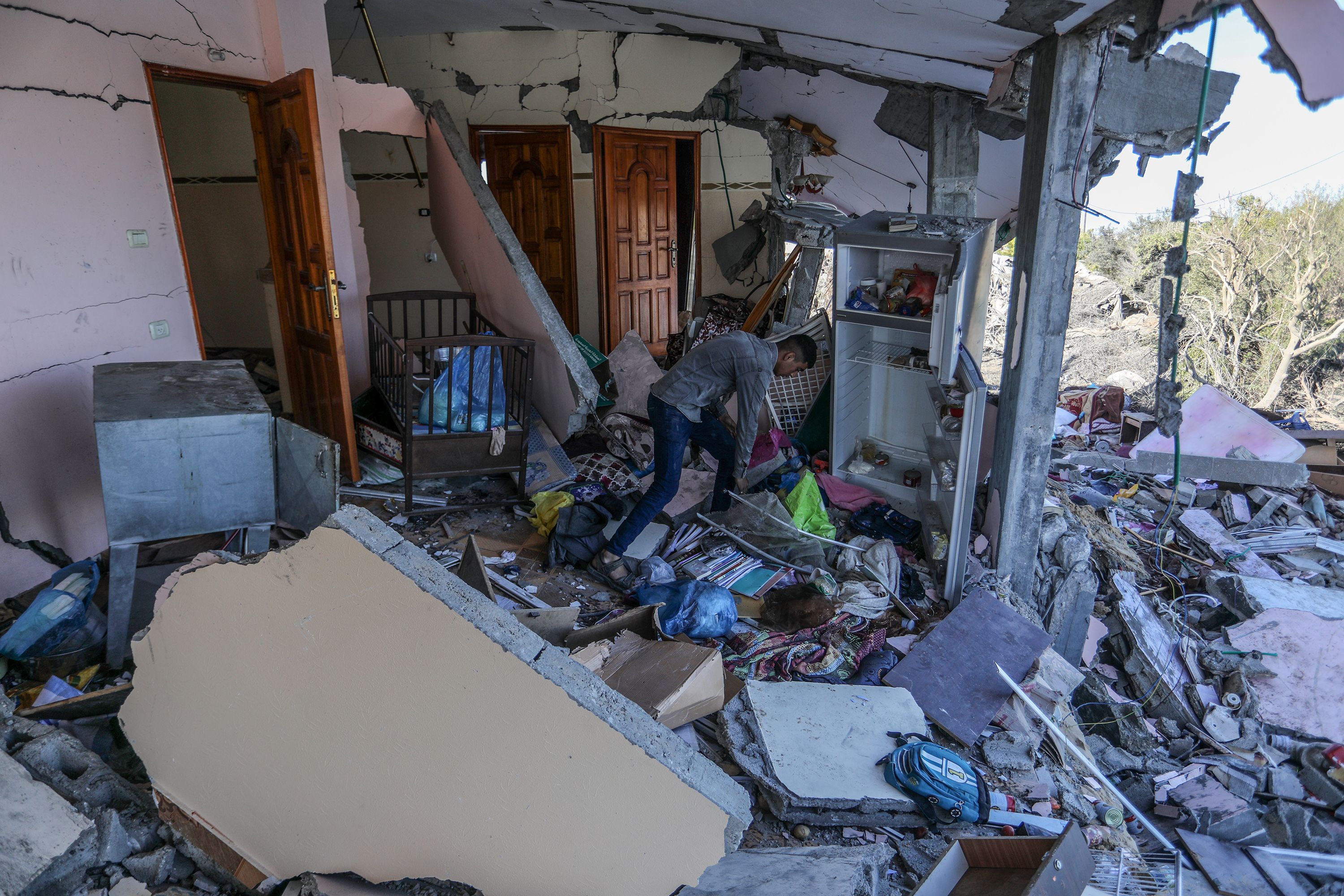 İsrail savaş uçakları Refah'ı bombaladı, çok sayıda ölü var - 1. Resim