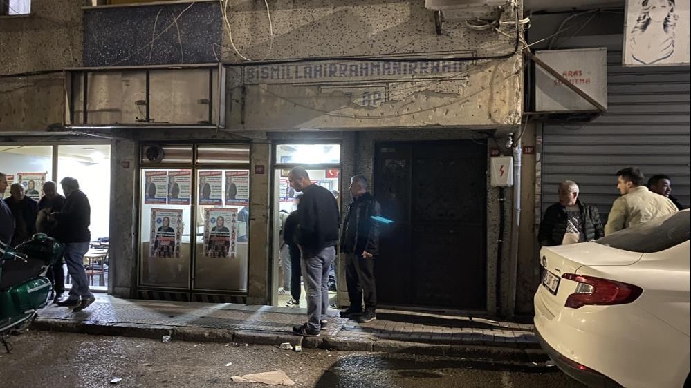 İstanbul'da korku dolu anlar! Kadın muhtar adayının dükkanına kurşun yağdırdılar İstanbul'da korku dolu anlar! Kadın muhtar adayının dükkanına kurşun yağdırdılar - 2. Resim