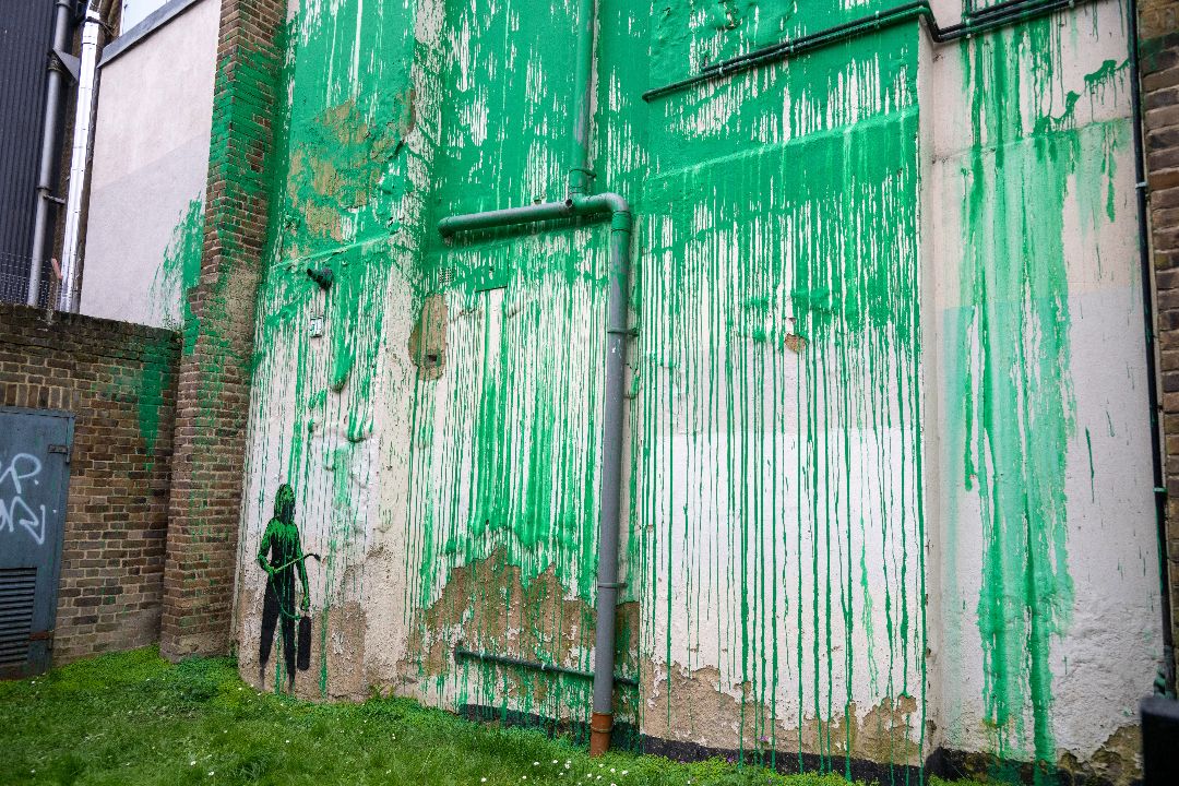 Kayıp sokak sanatçısı Banksy ortaya çıktı! İnsanlar çizdiği resmin olduğu sokağa koştu Kayıp sokak sanatçısı Banksy ortaya çıktı! İnsanlar çizdiği resmin olduğu sokağa koştu - 1. Resim