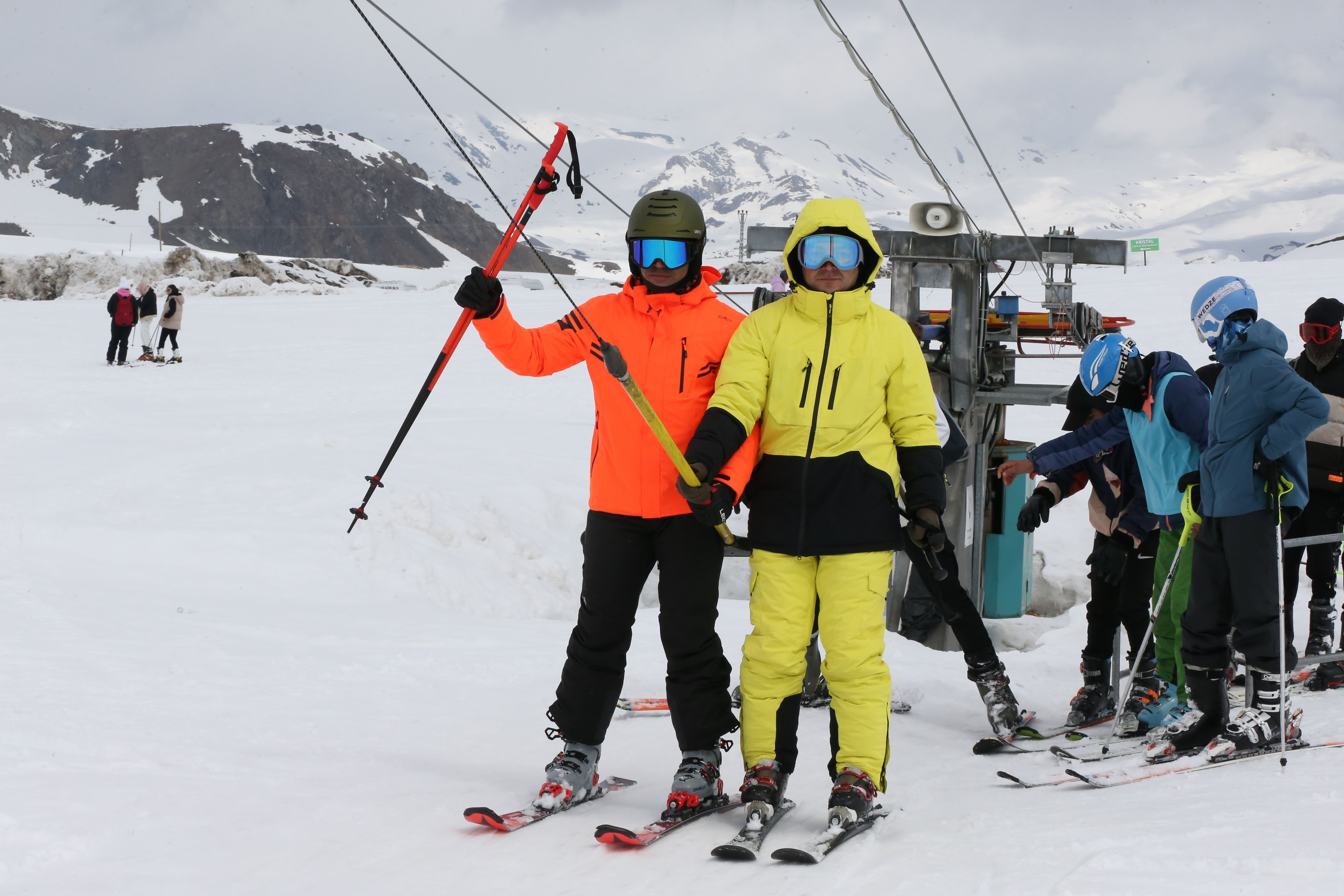 Nisanda bile kar var! Avrupalı kayakçılar Hakkâri’yi keşfetti - 1. Resim