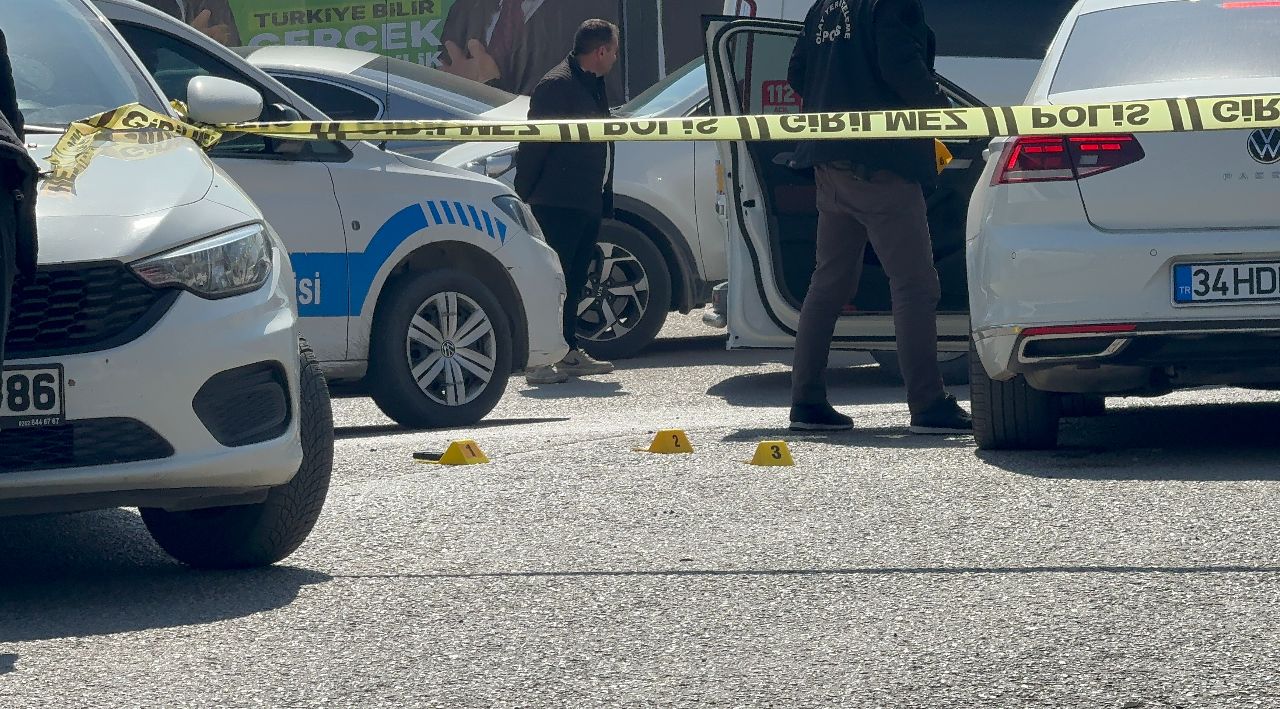 Sokak ortasında kanlı pusu! Öldürdüğü husumetlisinin başında beklemiş - 1. Resim