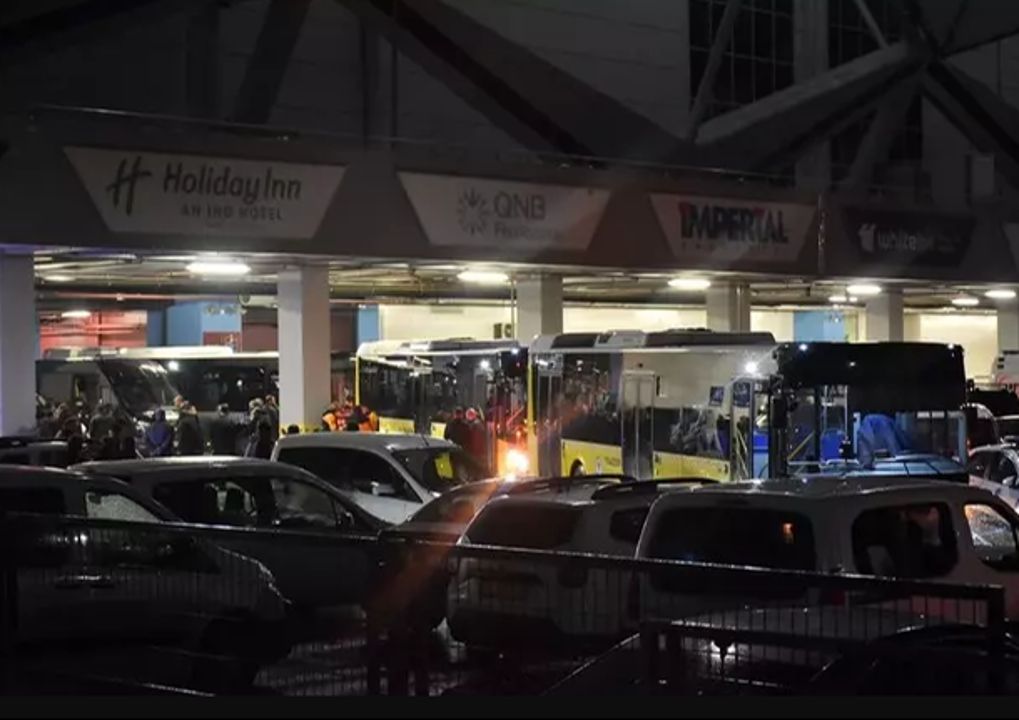 Trabzonspor-Fenerbahçe maçı sonrası saniye saniye yaşananlar! Halk otobüsü teklif ettiler Trabzonspor-Fenerbahçe maçı sonrası saniye saniye yaşananlar! Halk otobüsü teklif ettiler - 1. Resim