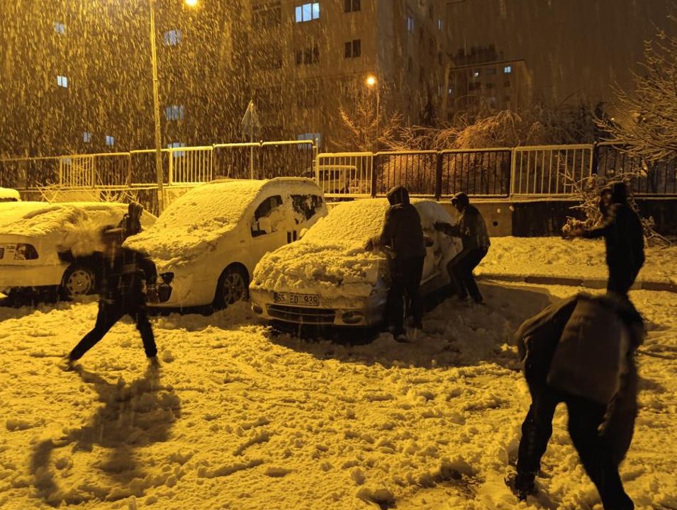 Van ve Hakkari'de okullara 1 günlük kar tatili - 2. Resim