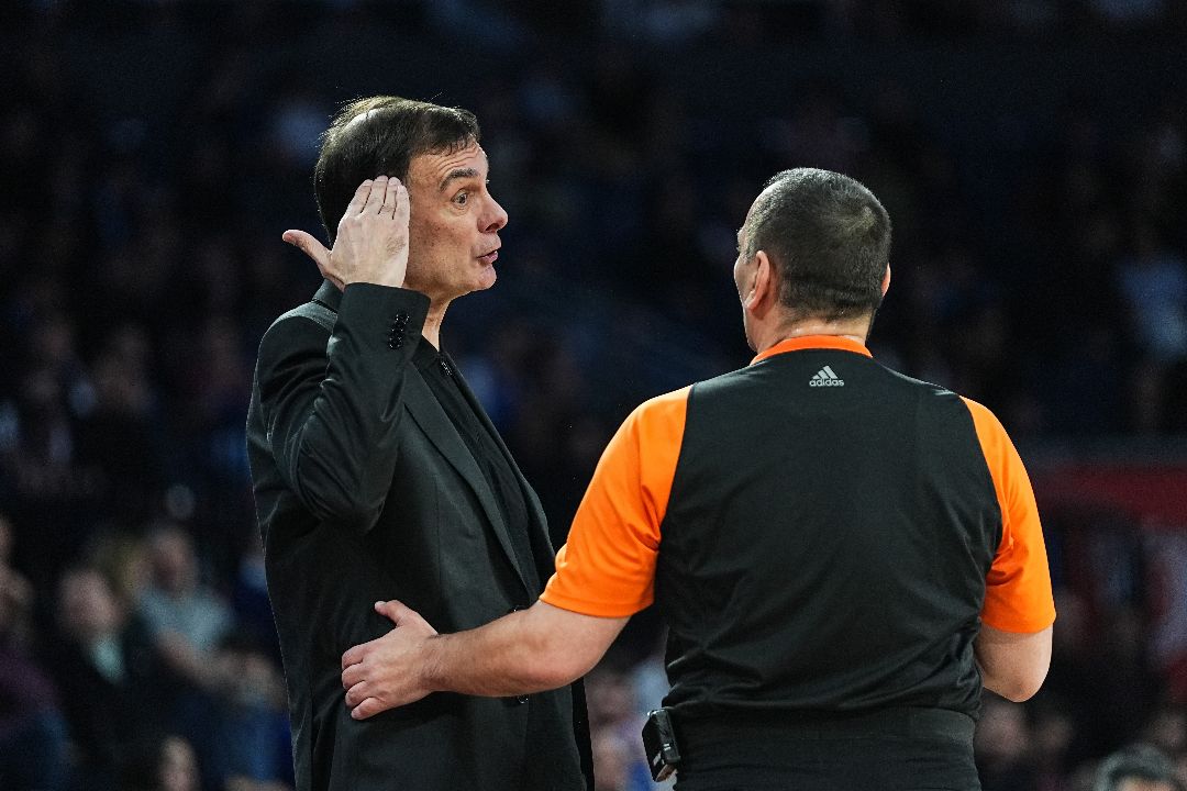 Anadolu Efes - Olympiakos maçında gerginlik! Georgios Bartzokas diskalifiye edildi - 2. Resim